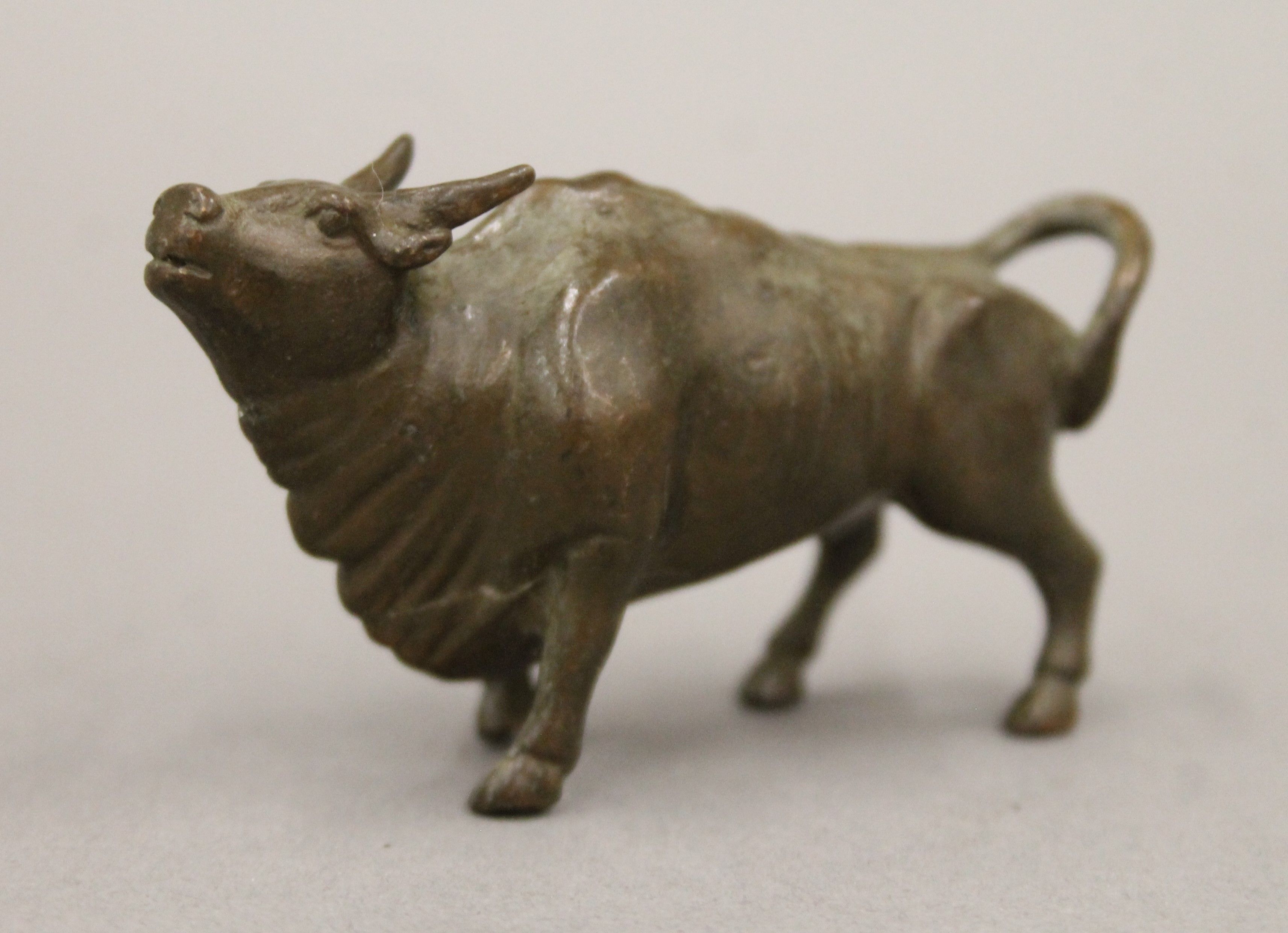 A bronze model of a bull. 7.5 cm long. - Image 3 of 4