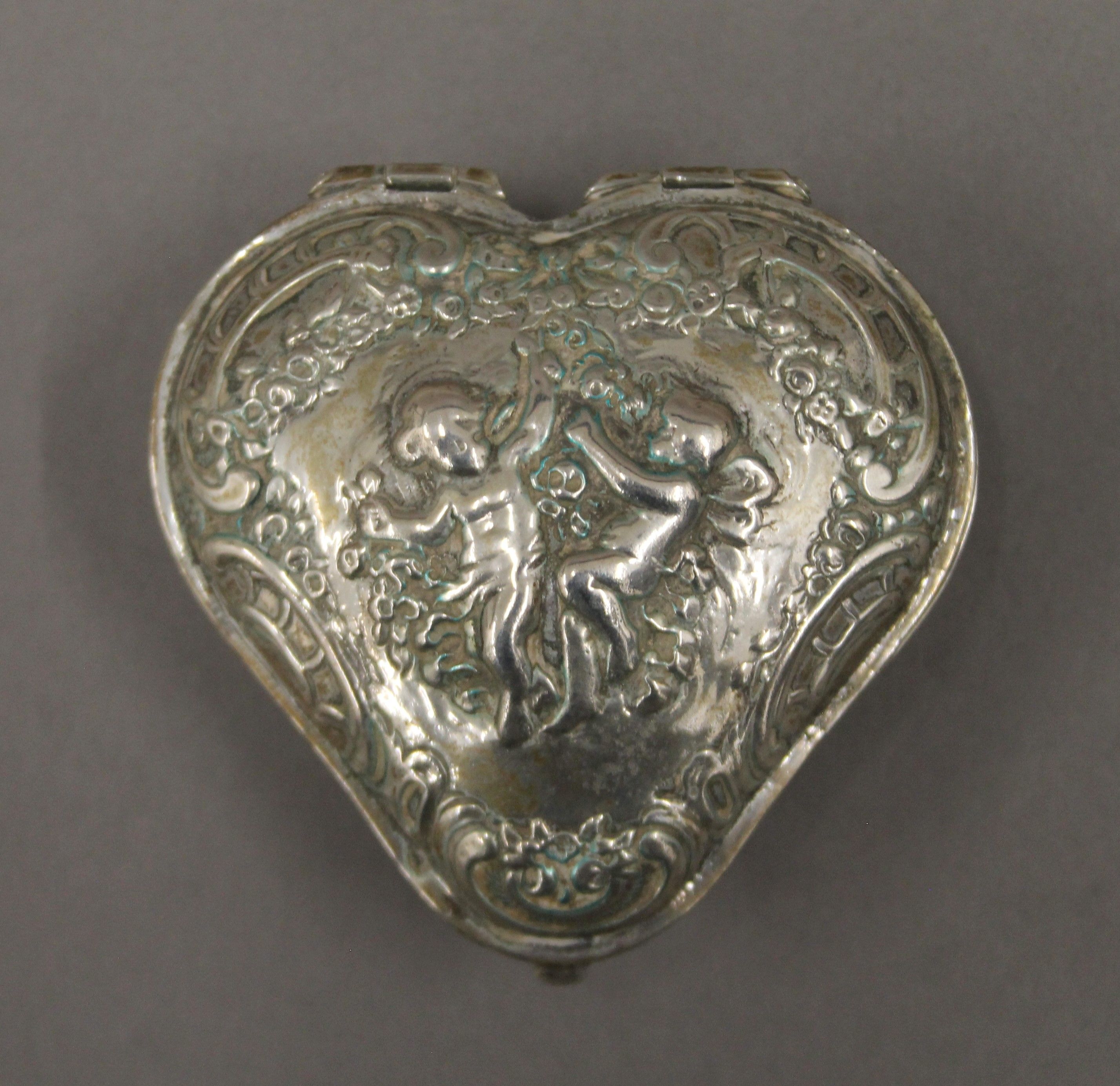 A Dutch silver heart shaped box, a small silver tray and a silver spoon. The former 6.5 cm wide. - Image 13 of 16