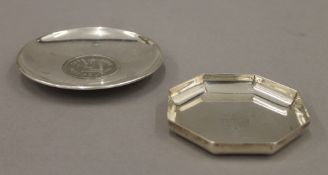 Two small silver dishes, one set with a coin. The largest 10 cm diameter. 124.
