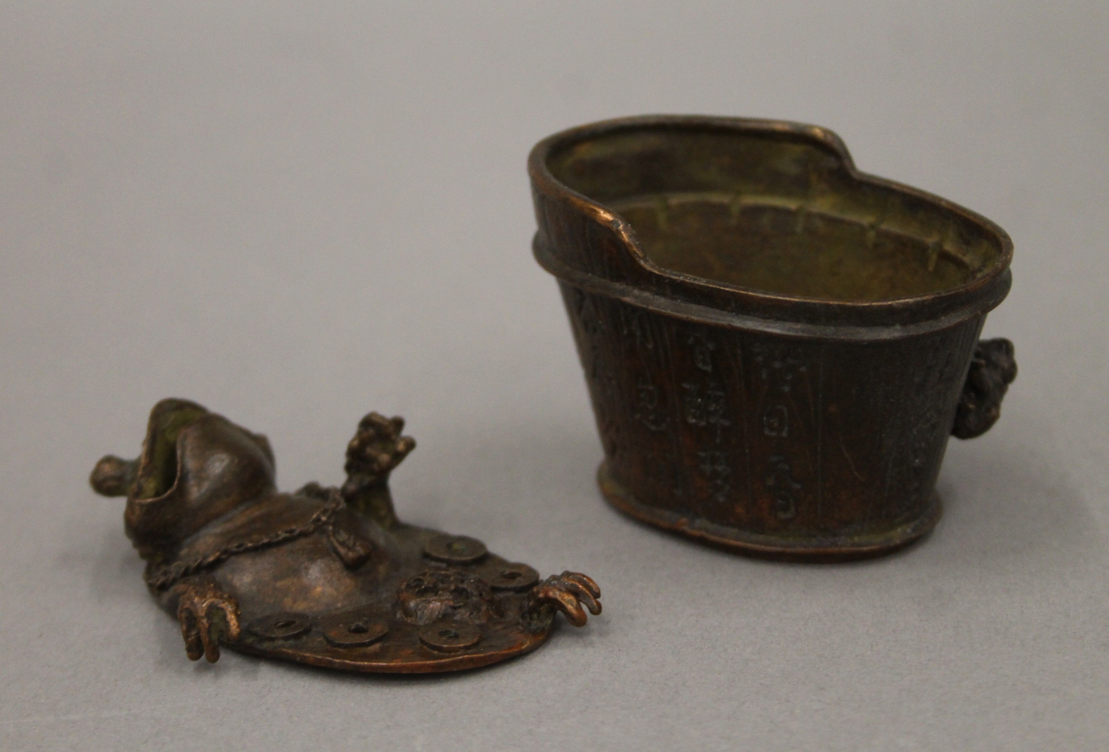 A bronze box formed as a toad in a bath. 5.5 cm high. - Image 5 of 6