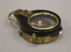 A WWI Verner's Pattern MK VII Marching compass, F Barker & Son, in leather case. 5.5 cm diameter.