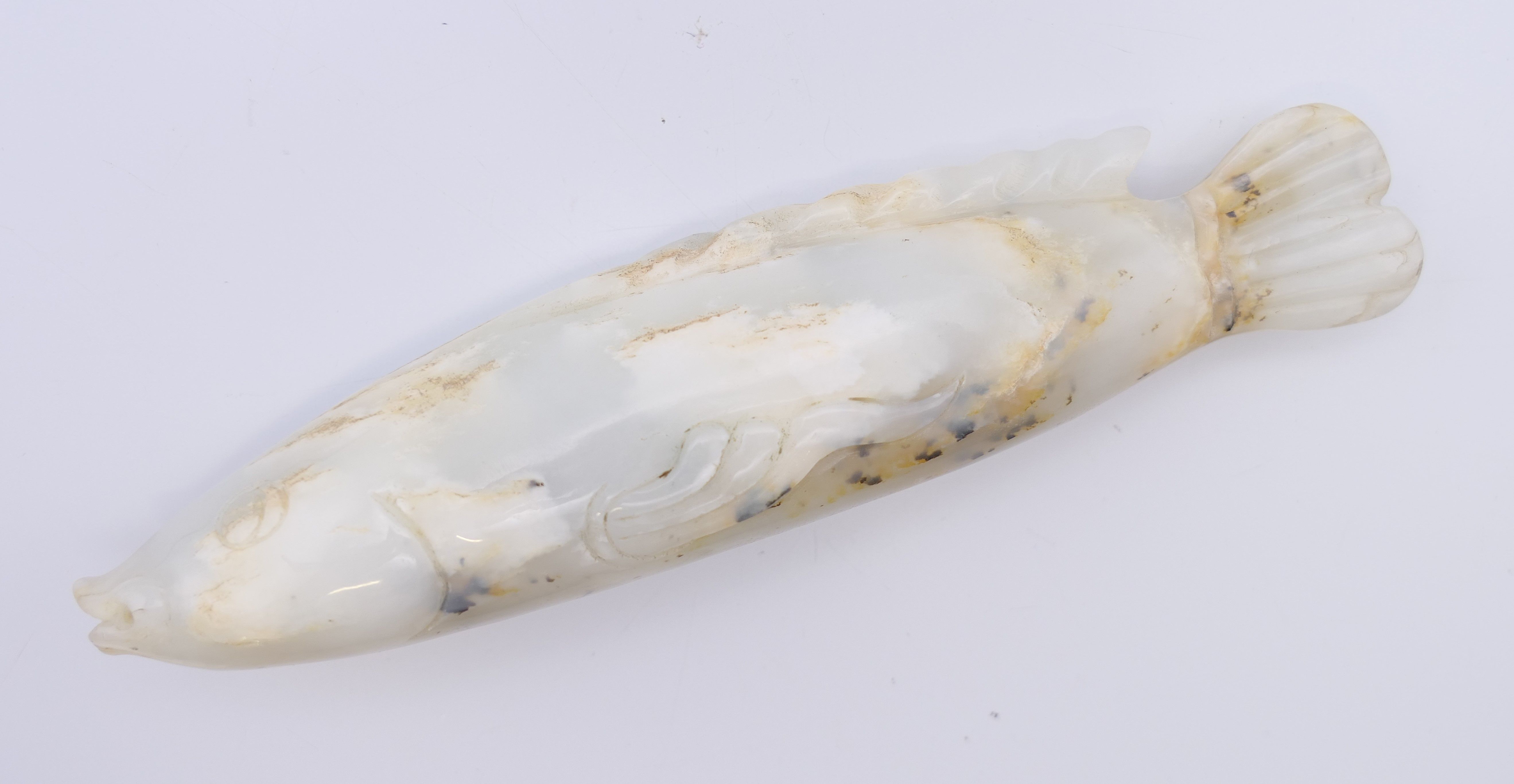 A small Chinese white jade fish, Yuan Dynasty. 12.5 cm long. - Image 3 of 8