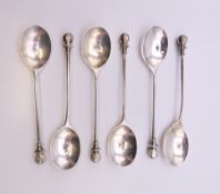 A set of six teaspoons with flower finial's. 78 grammes.