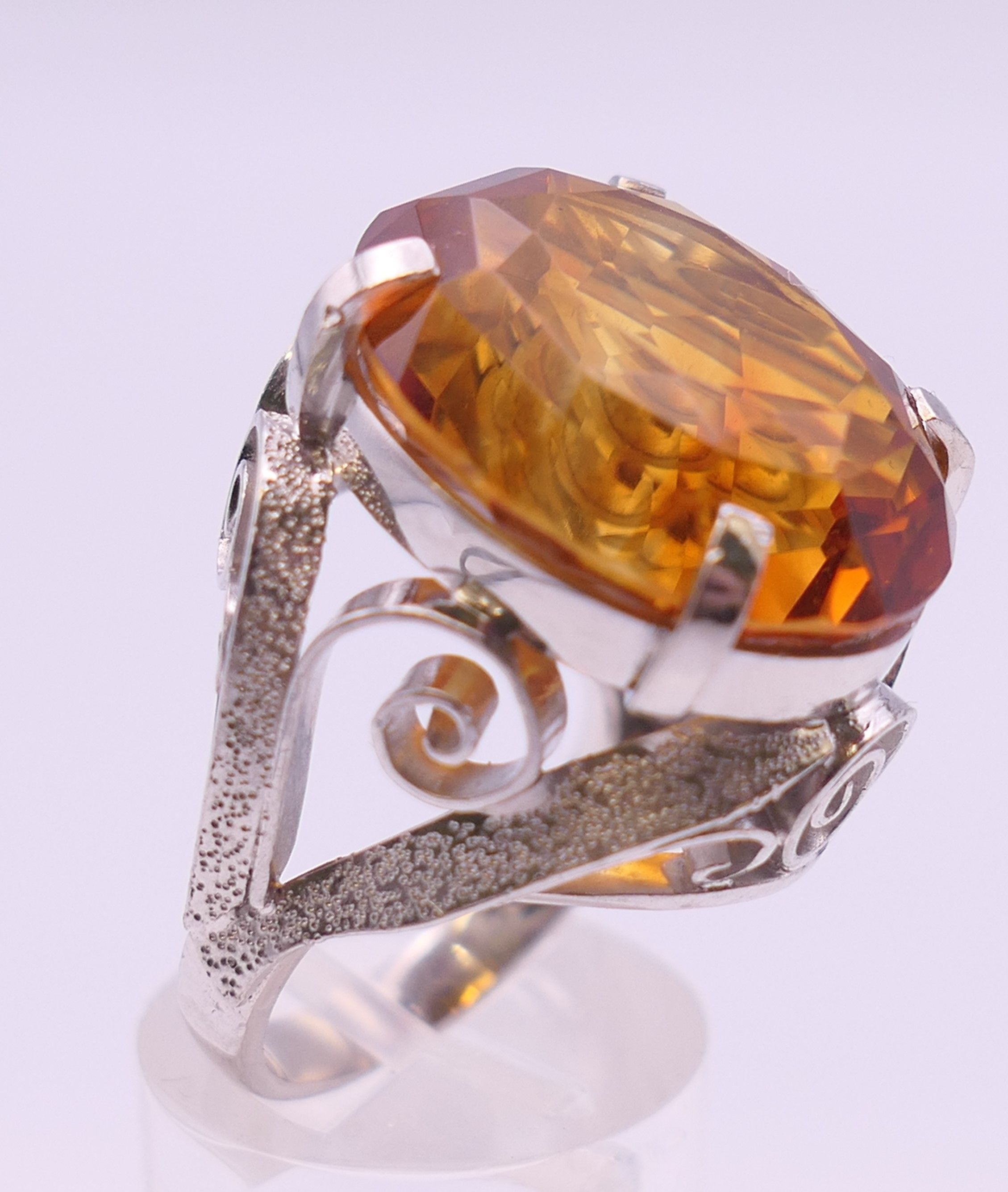 A platinum Madeira citrine ring. Citrine 2.5 cm x 1.5 cm. Ring size N/O. 20.8 grammes total weight. - Image 4 of 8