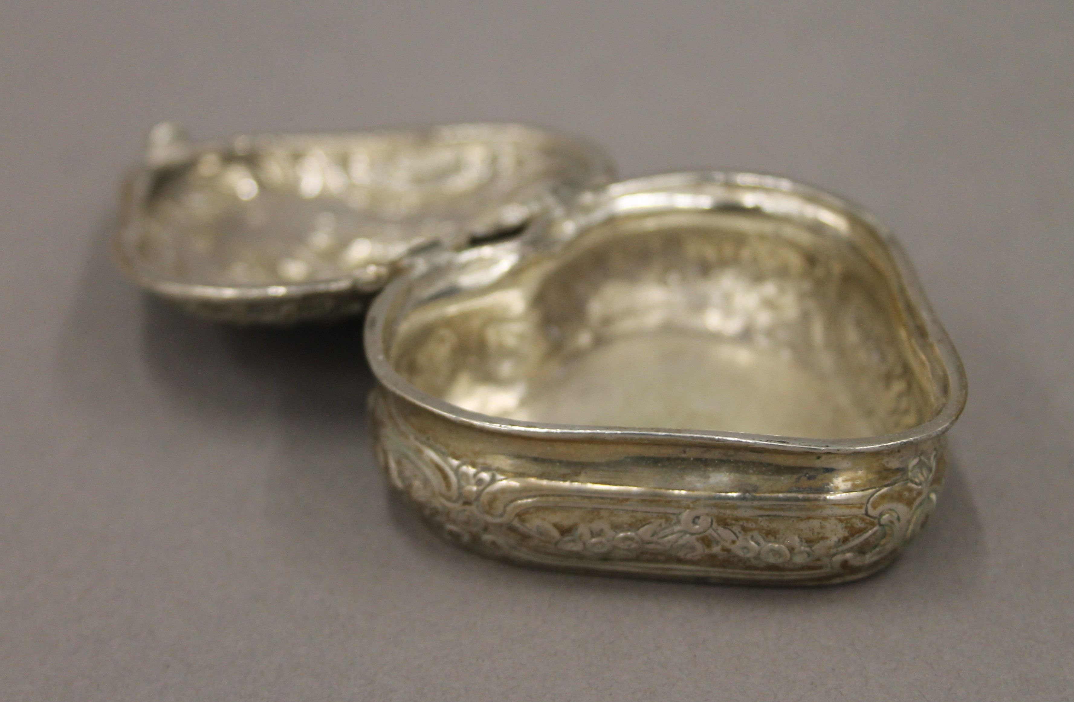 A Dutch silver heart shaped box, a small silver tray and a silver spoon. The former 6.5 cm wide. - Image 15 of 16