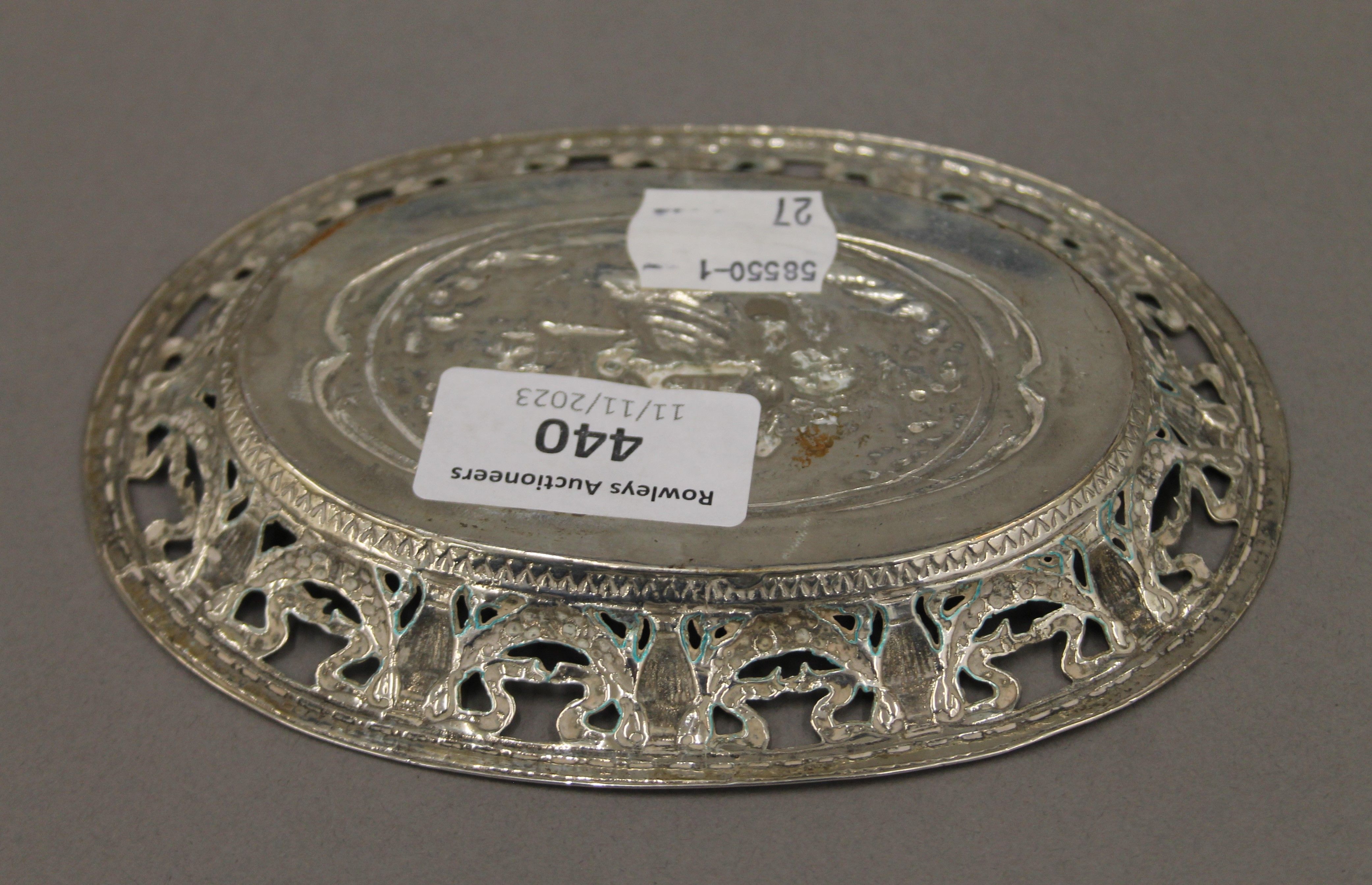 A Dutch silver heart shaped box, a small silver tray and a silver spoon. The former 6.5 cm wide. - Image 10 of 16