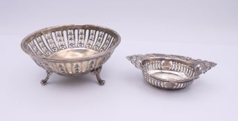 Two small pierced silver bon bon dishes. The largest 10 cm diameter. 112.6 grammes.