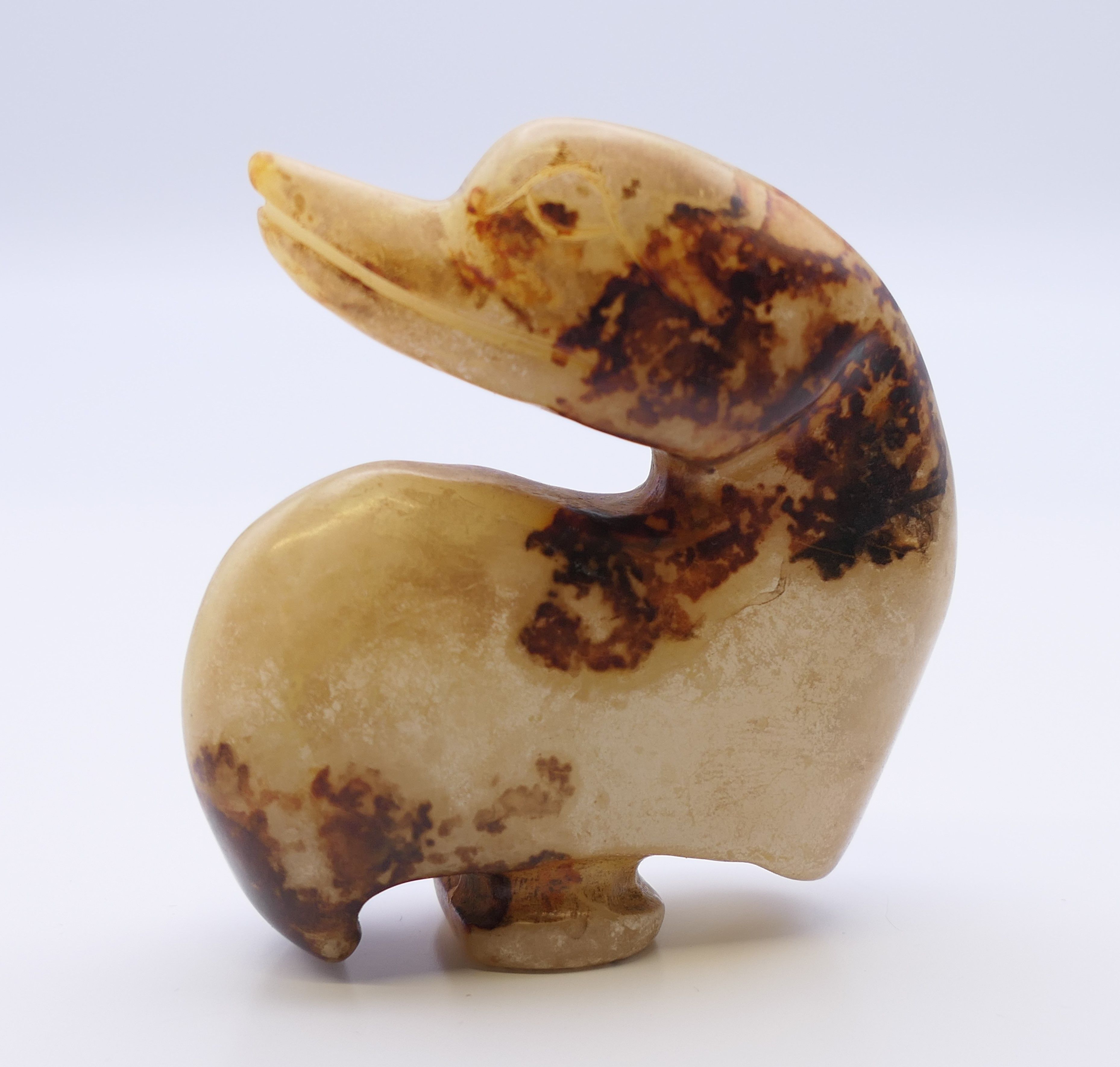 A Chinese off white and brown jade duck belt hook, Ming Dynasty. 5.5 cm high. - Image 5 of 7