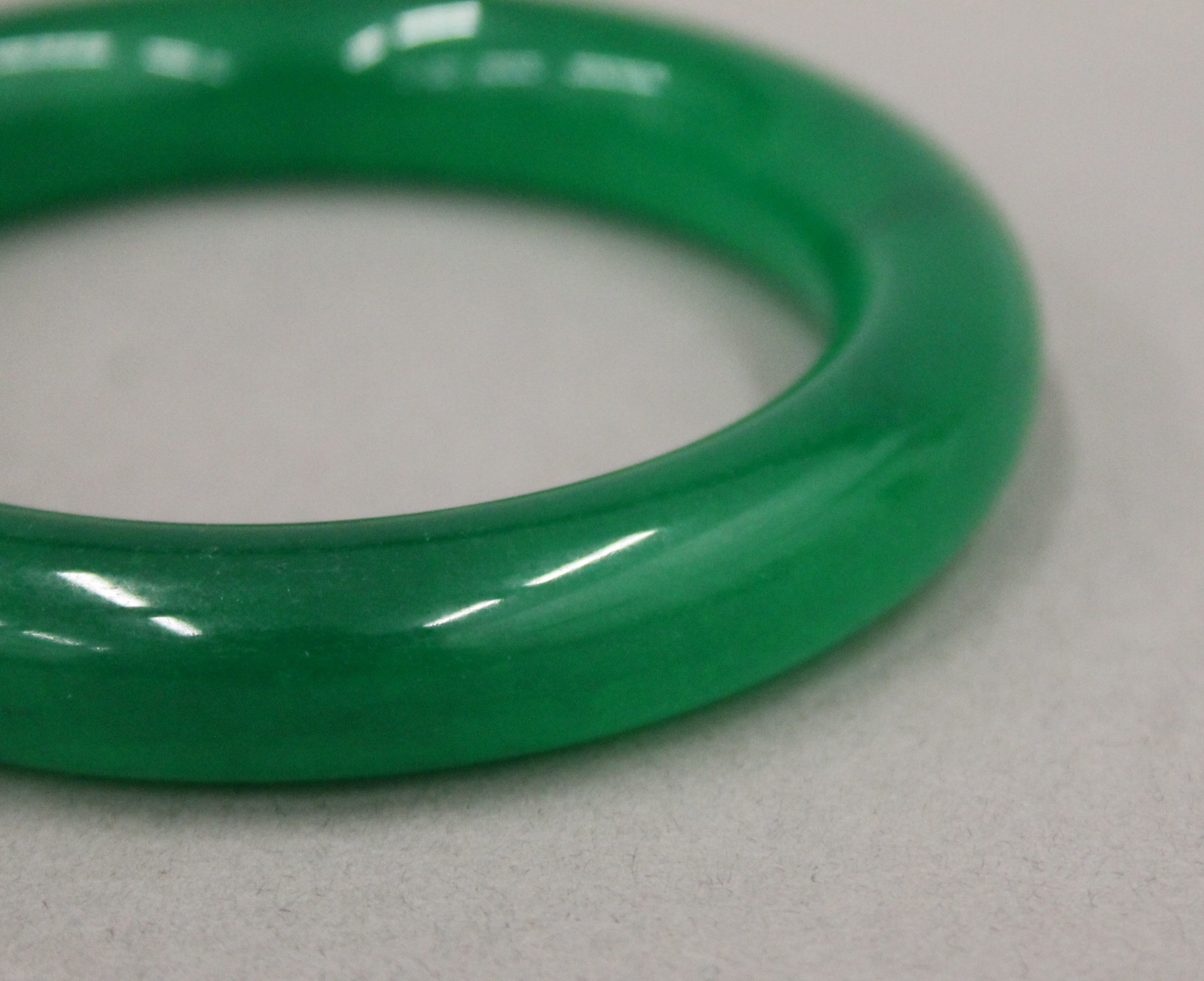 An apple green jade bangle. Approximately 6 cm interior diameter. - Image 2 of 3