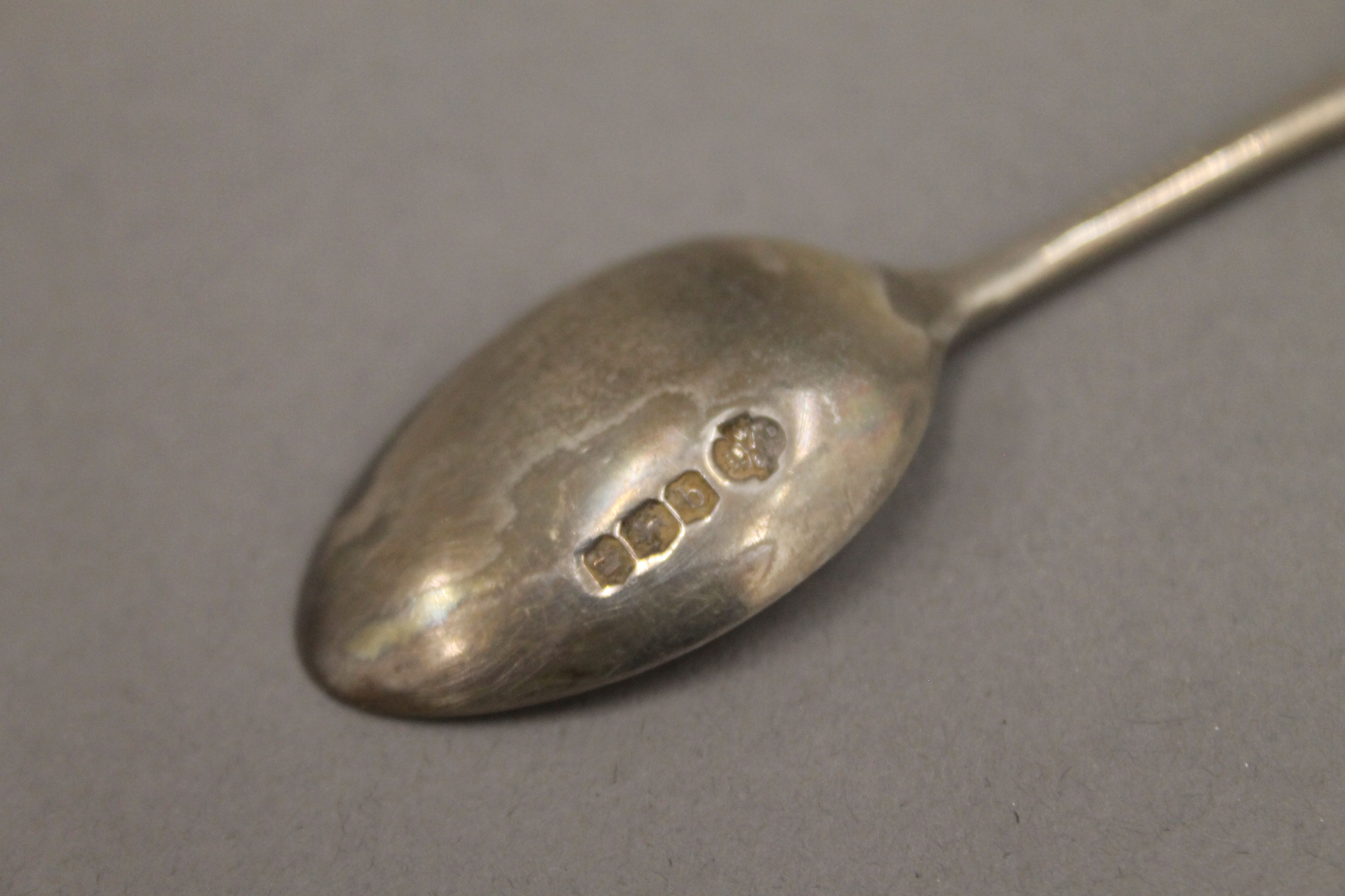 Two cased sets of silver teaspoons. 151.1 grammes. - Image 10 of 10