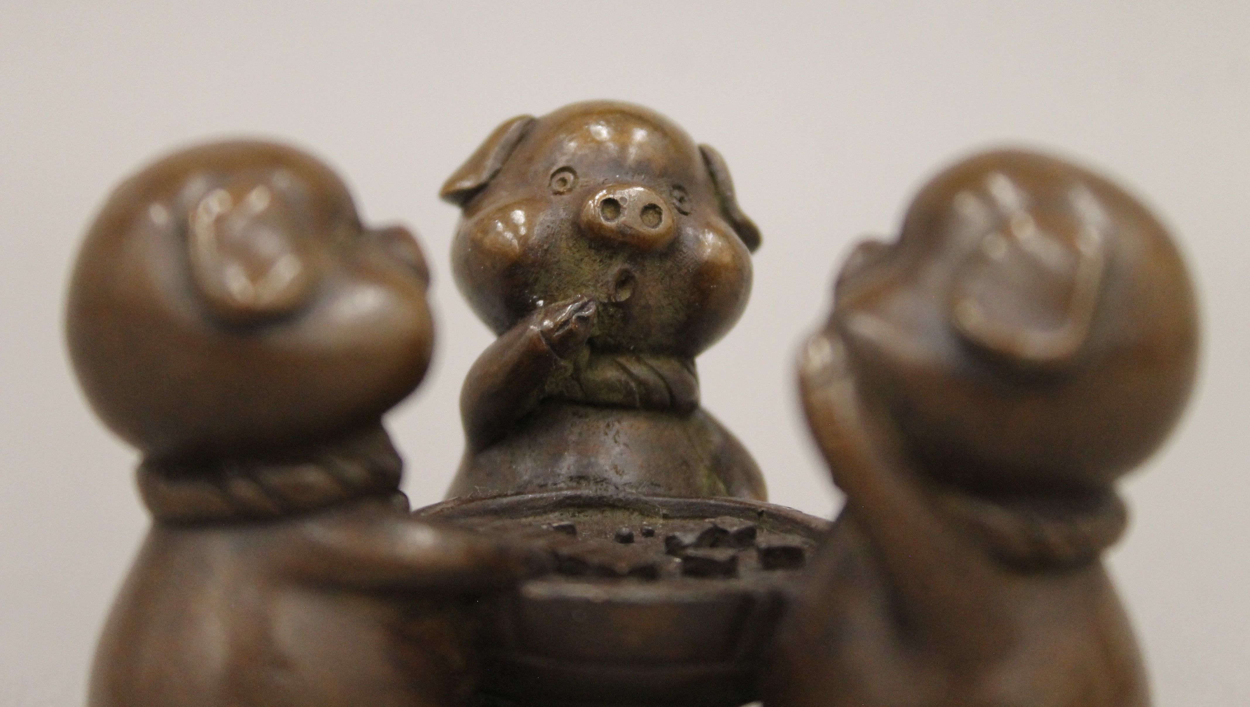 A bronze model of three pigs playing a game. 4.5 cm high. - Image 2 of 6