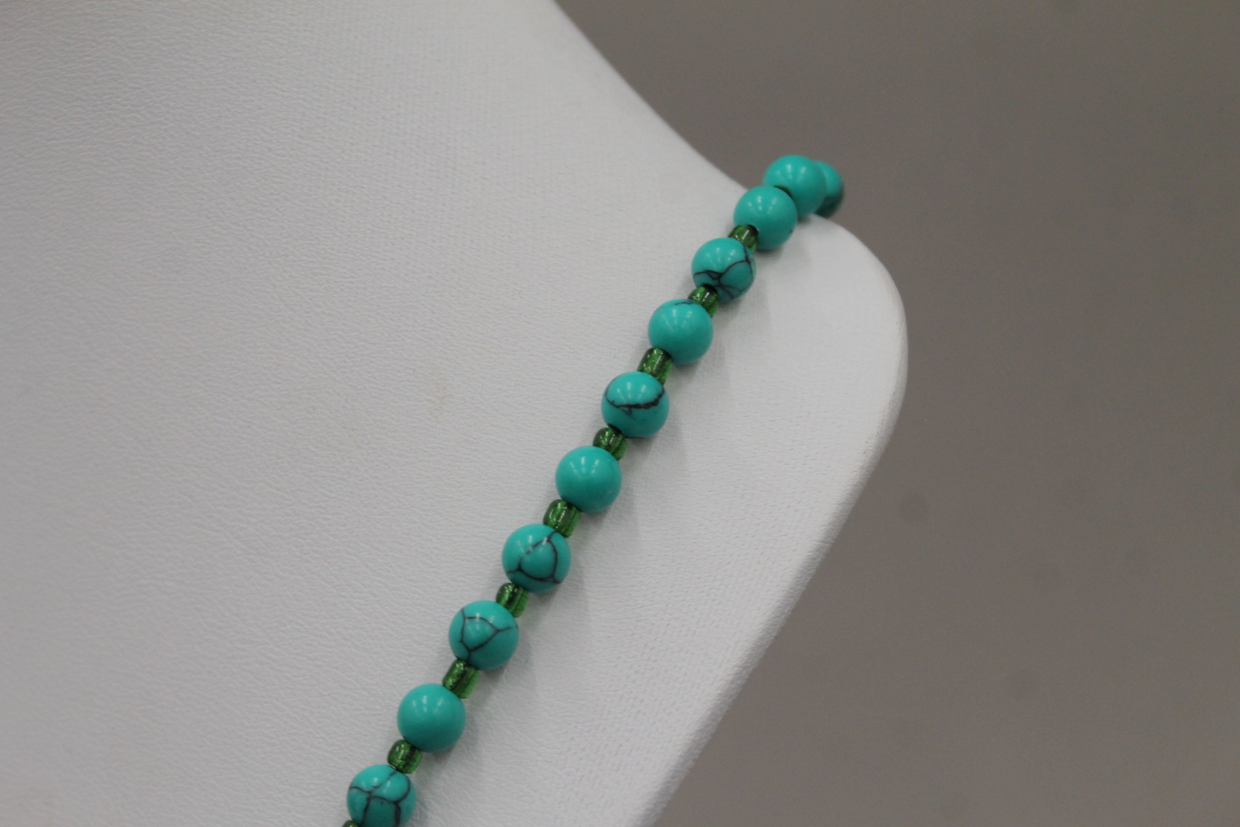 A string of turquoise beads. 61 cm long. - Bild 4 aus 5