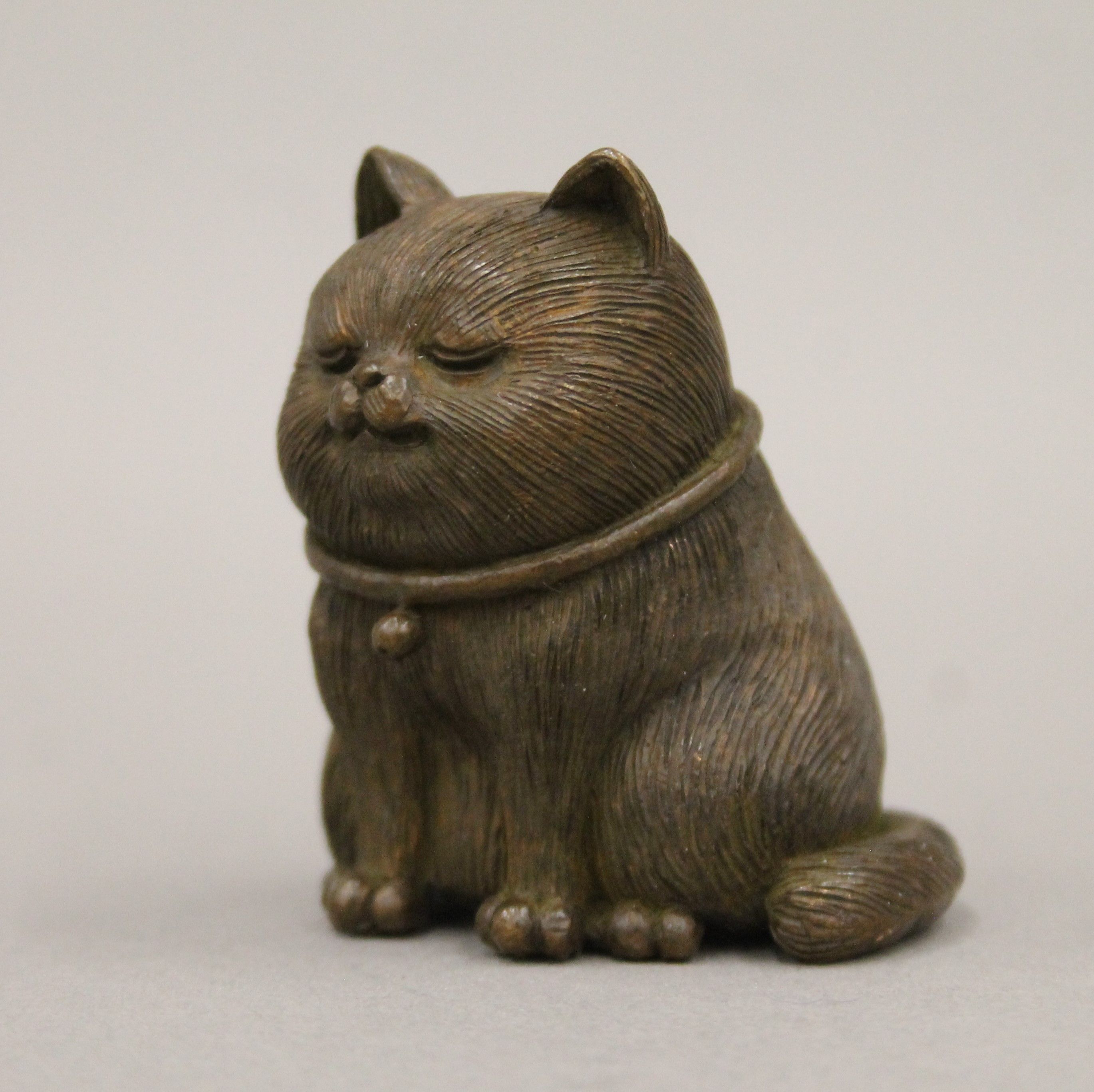 A bronze model of a cat. 5.5 cm high. - Image 2 of 5