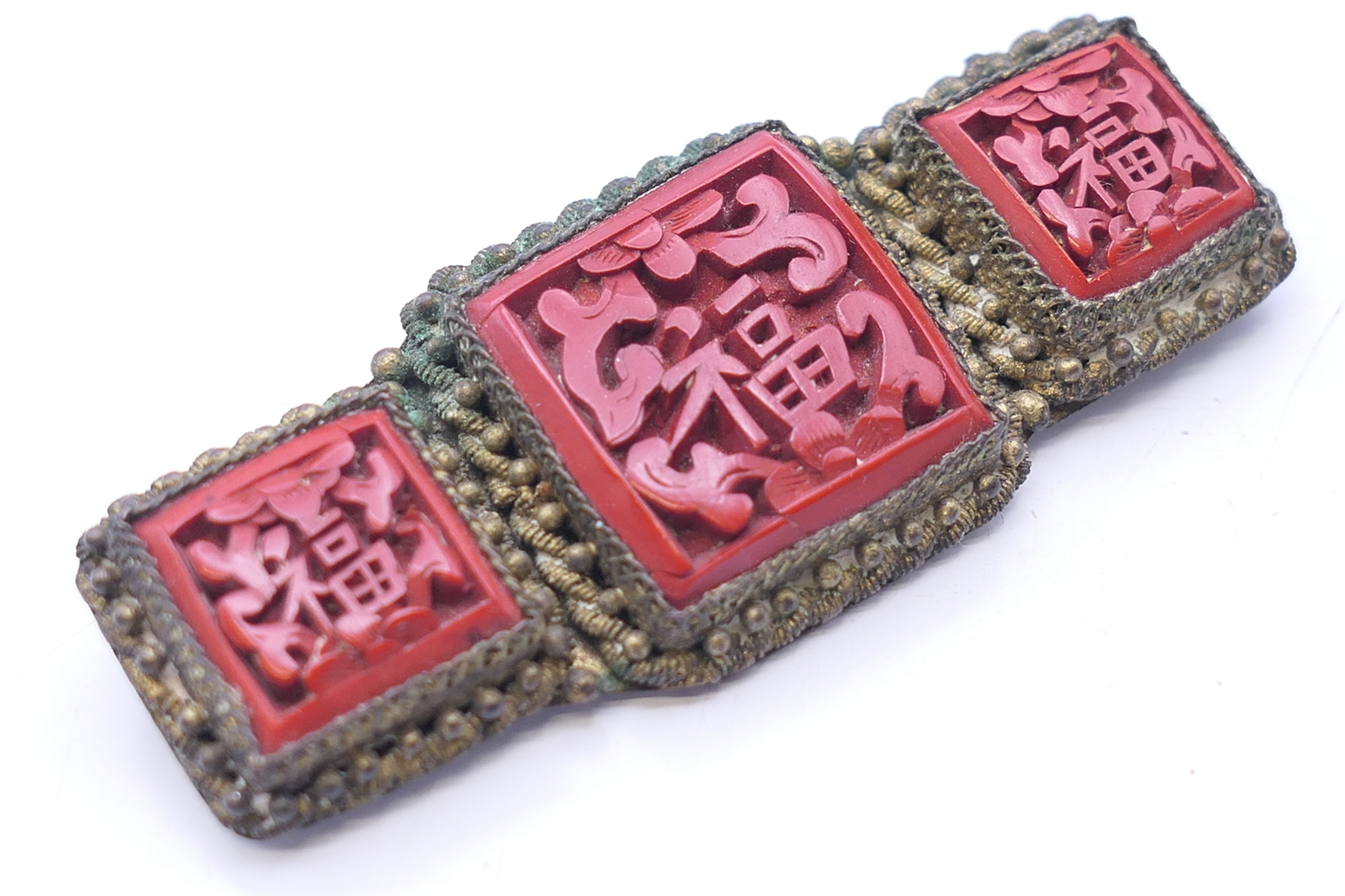 A Chinese cinnabar mounted brooch. 5.5 cm wide. - Image 3 of 3