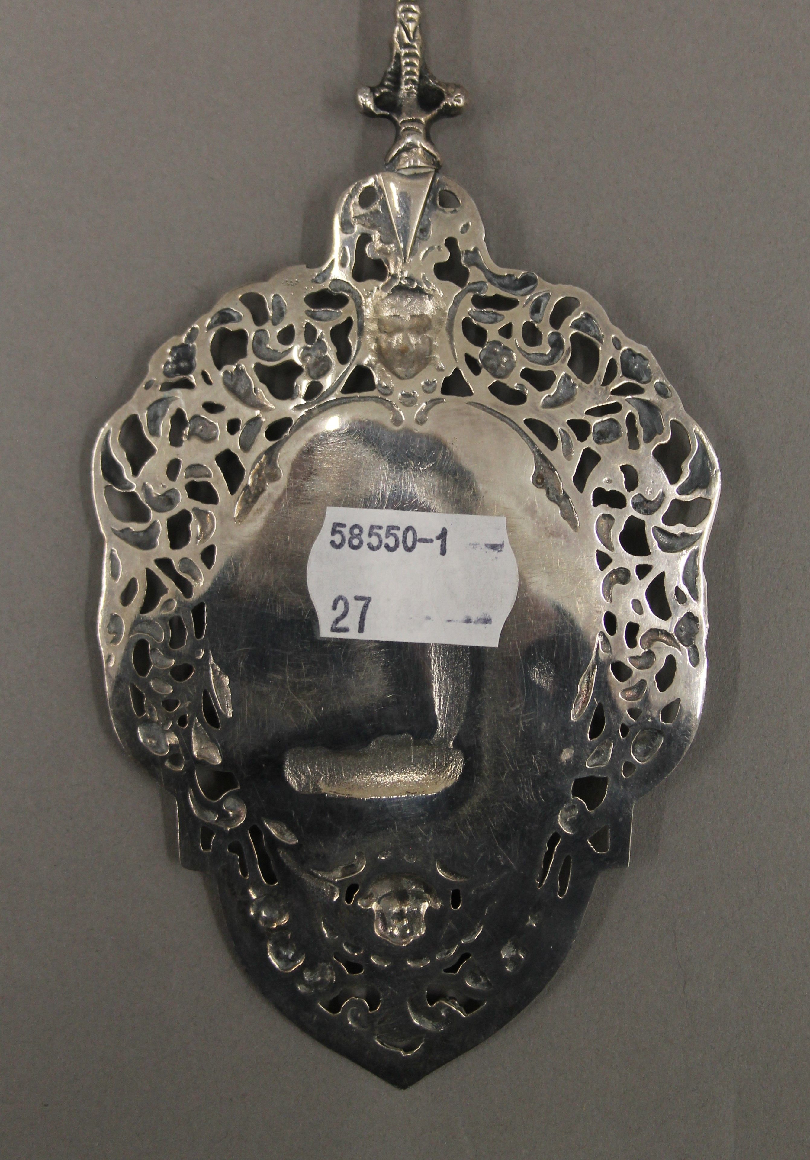 A Dutch silver heart shaped box, a small silver tray and a silver spoon. The former 6.5 cm wide. - Image 6 of 16