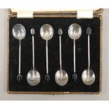 A cased set of silver coffee bean spoons. 36.9 grammes total weight.