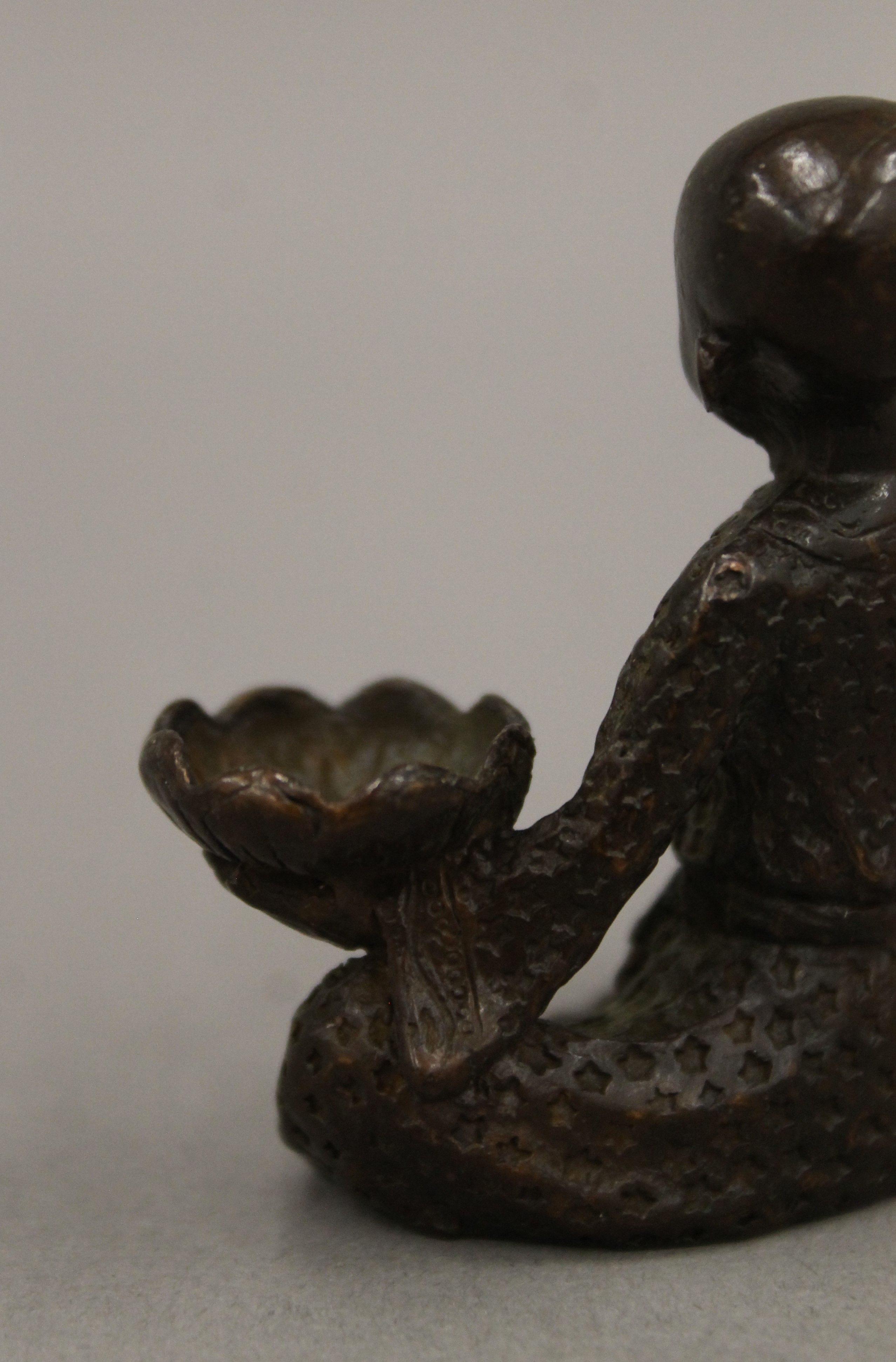 A bronze model of a boy with lilies. 5.5 cm high. - Image 4 of 6