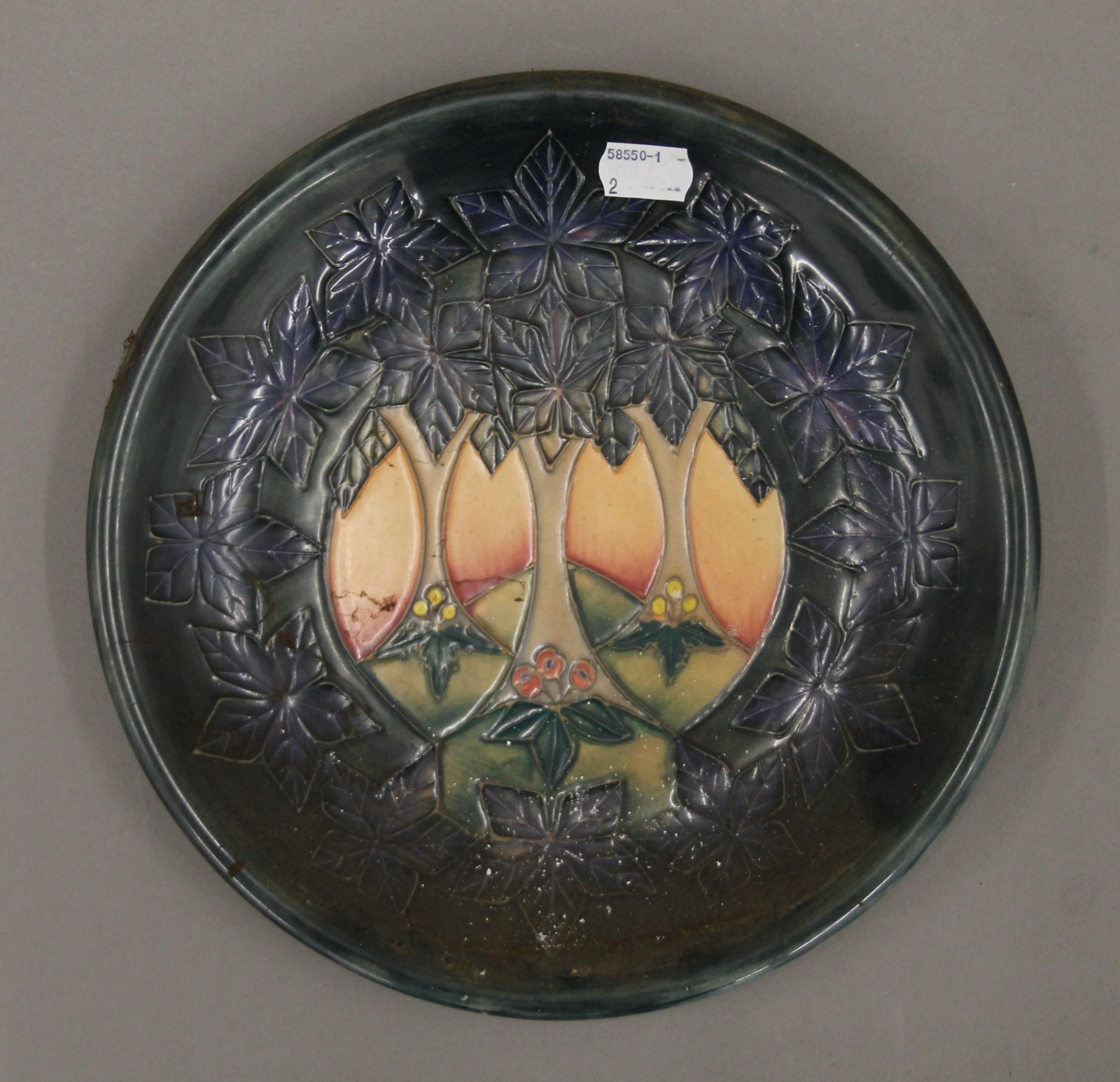 Two Moorcroft plates. 25.5 cm diameter. - Bild 7 aus 8