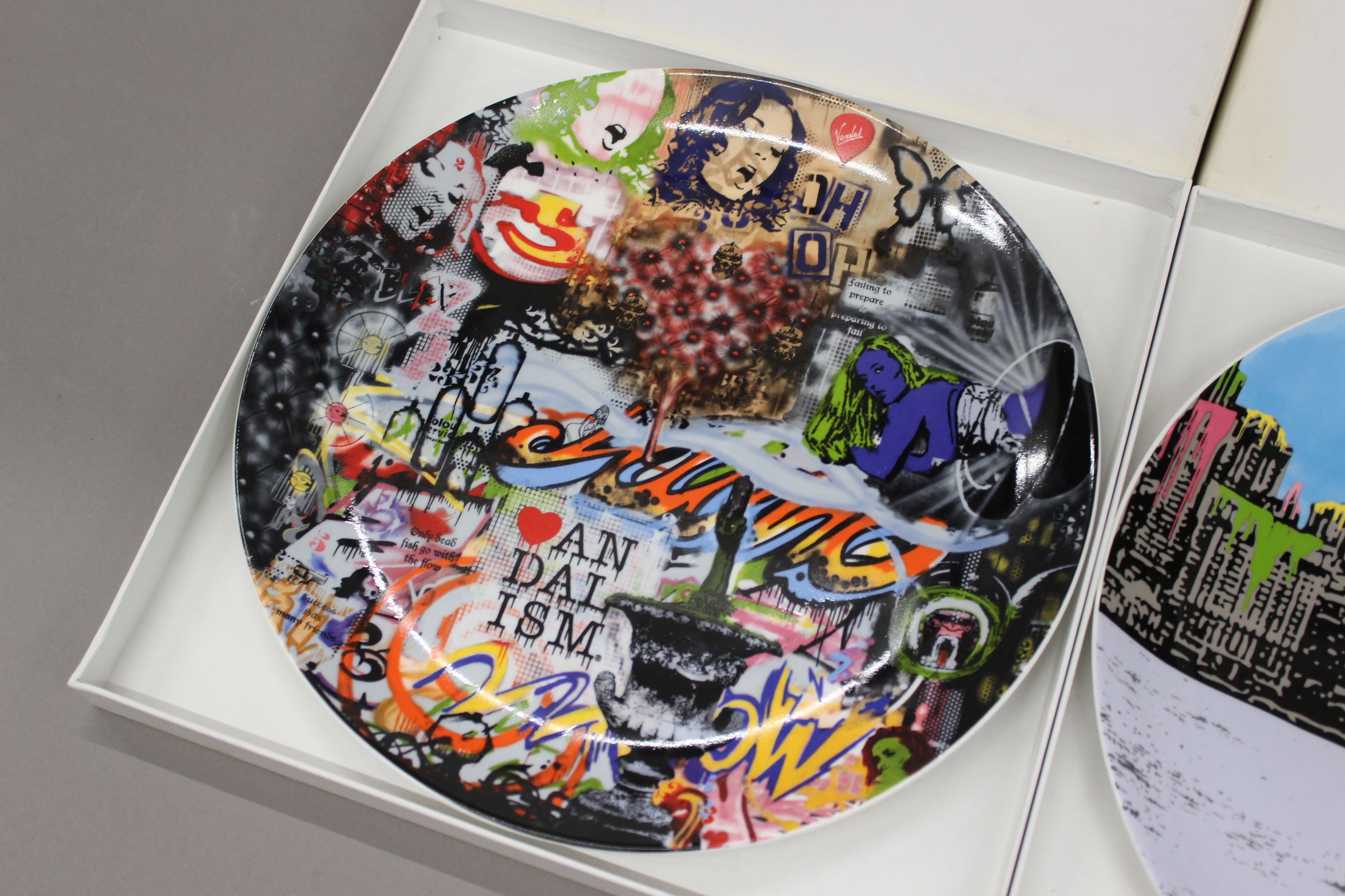 Two boxed limited edition Royal Doulton plates by Nick Walker: 'Mood Board', - Bild 2 aus 8