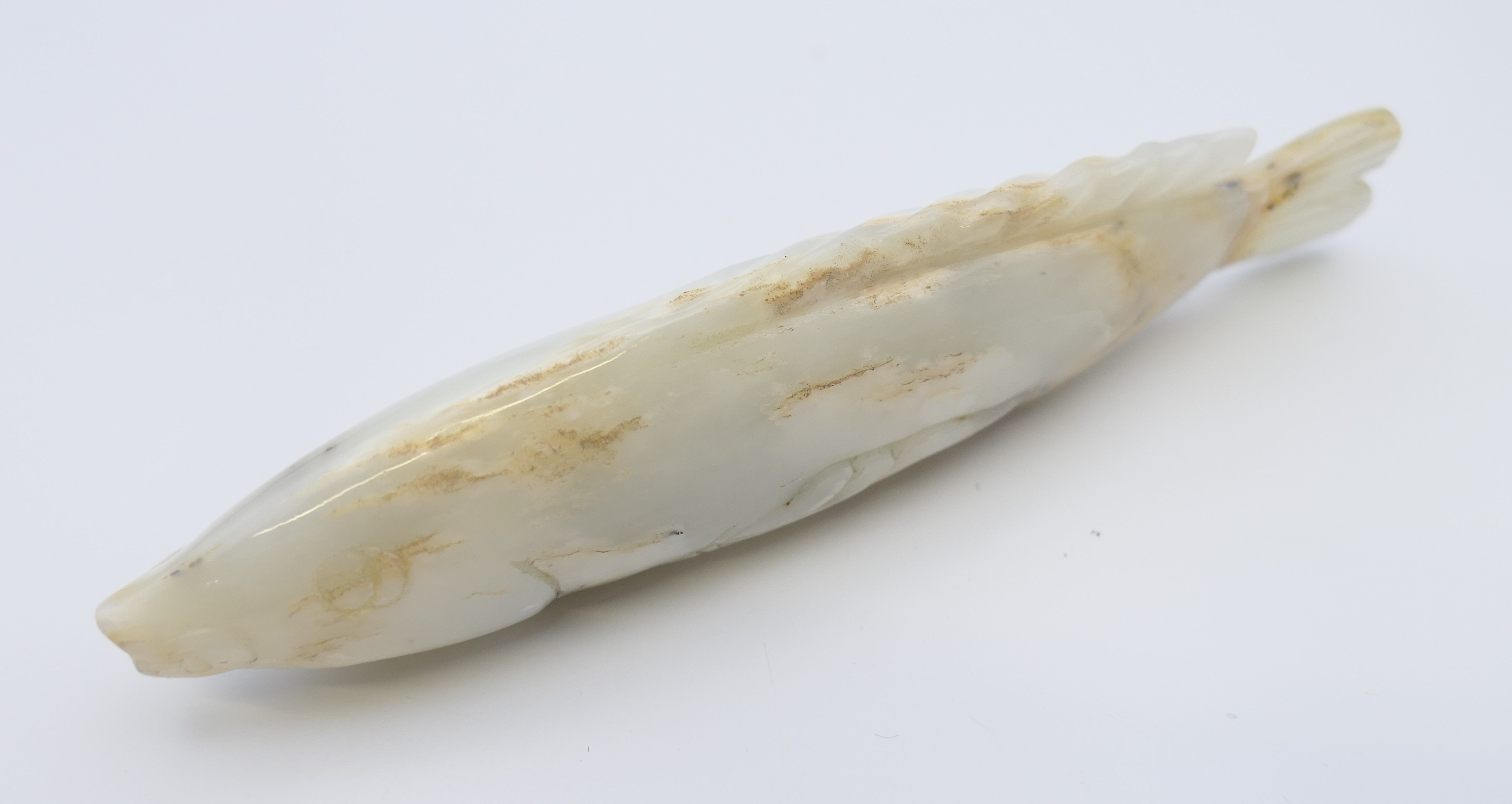 A small Chinese white jade fish, Yuan Dynasty. 12.5 cm long. - Image 5 of 8