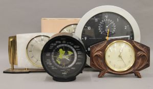 Five various mantle clocks. The largest 27.5 cm wide.