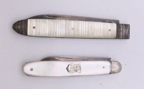 Two silver and mother-of-pearl fruit knives. The largest 8 cm long closed.