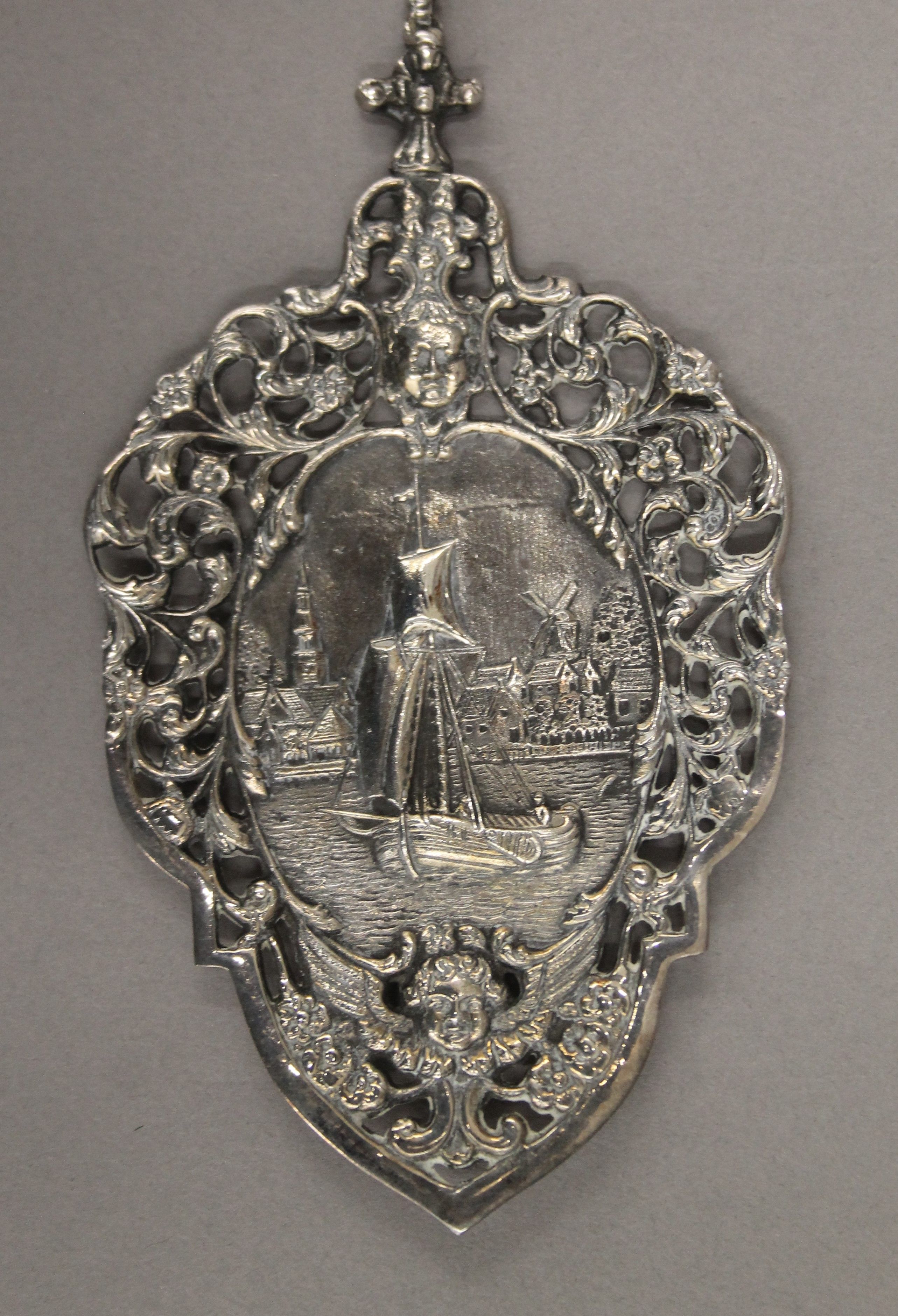 A Dutch silver heart shaped box, a small silver tray and a silver spoon. The former 6.5 cm wide. - Image 4 of 16