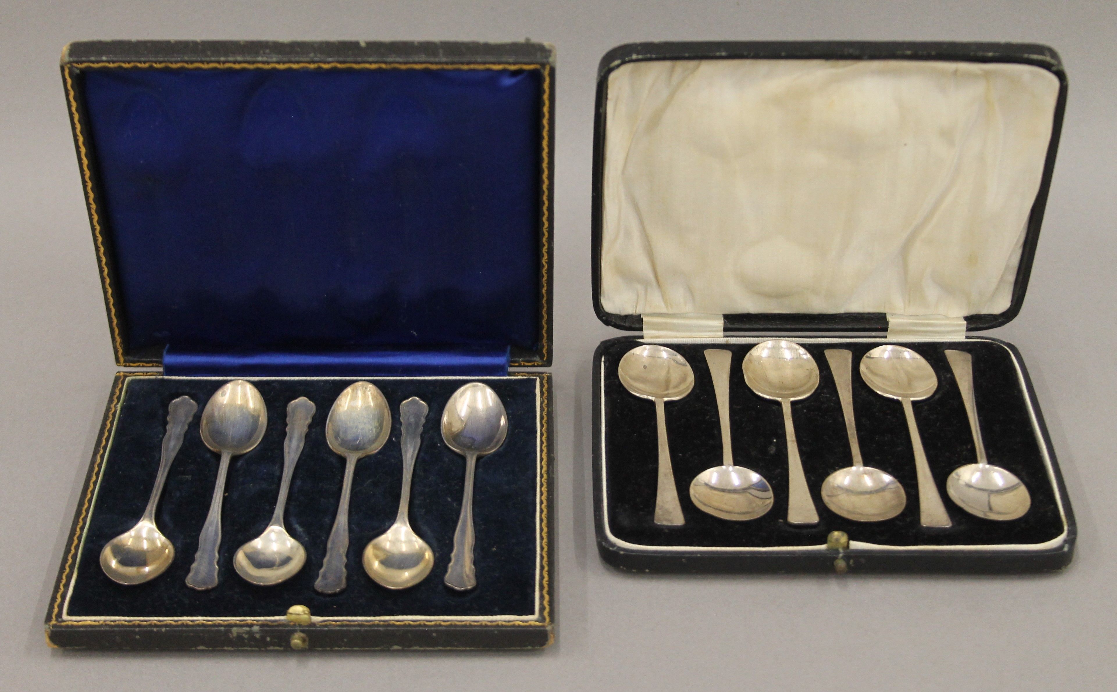 Two cased sets of silver teaspoons. 151.1 grammes.