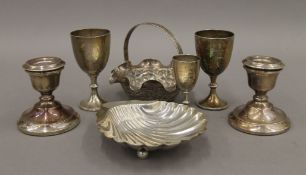 A quantity of various silver, including egg cups, a buttershell (10 cm wide),