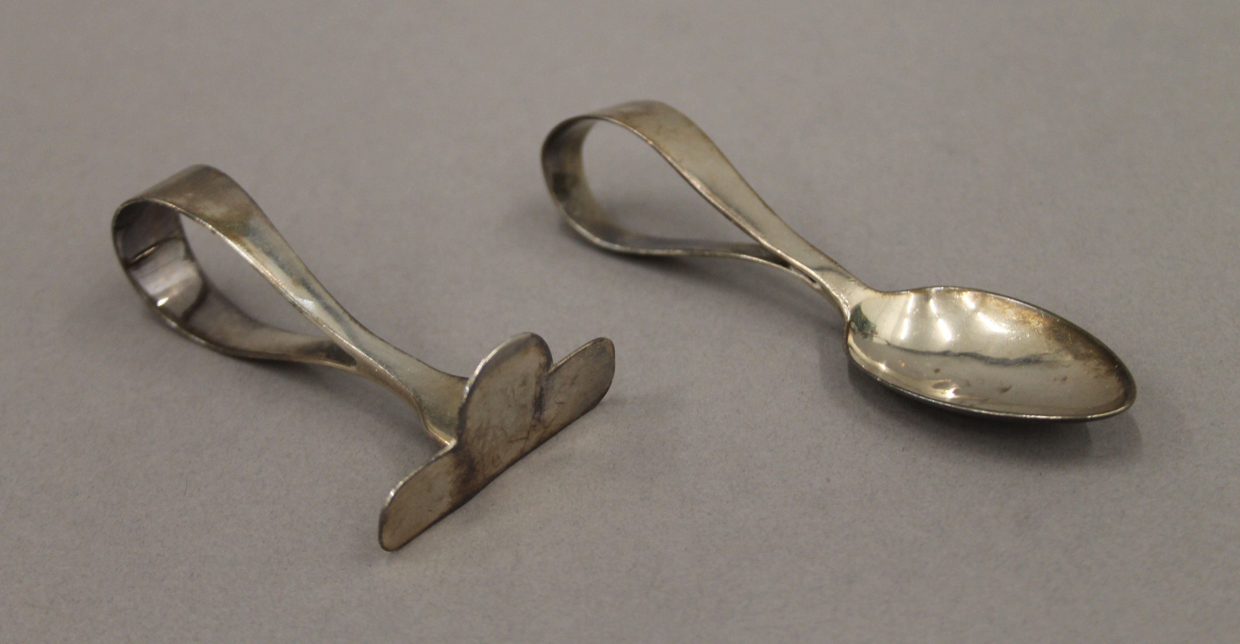 A silver baby spoon and pusher, in Harrods box. The box 13.5 cm long. - Image 2 of 9