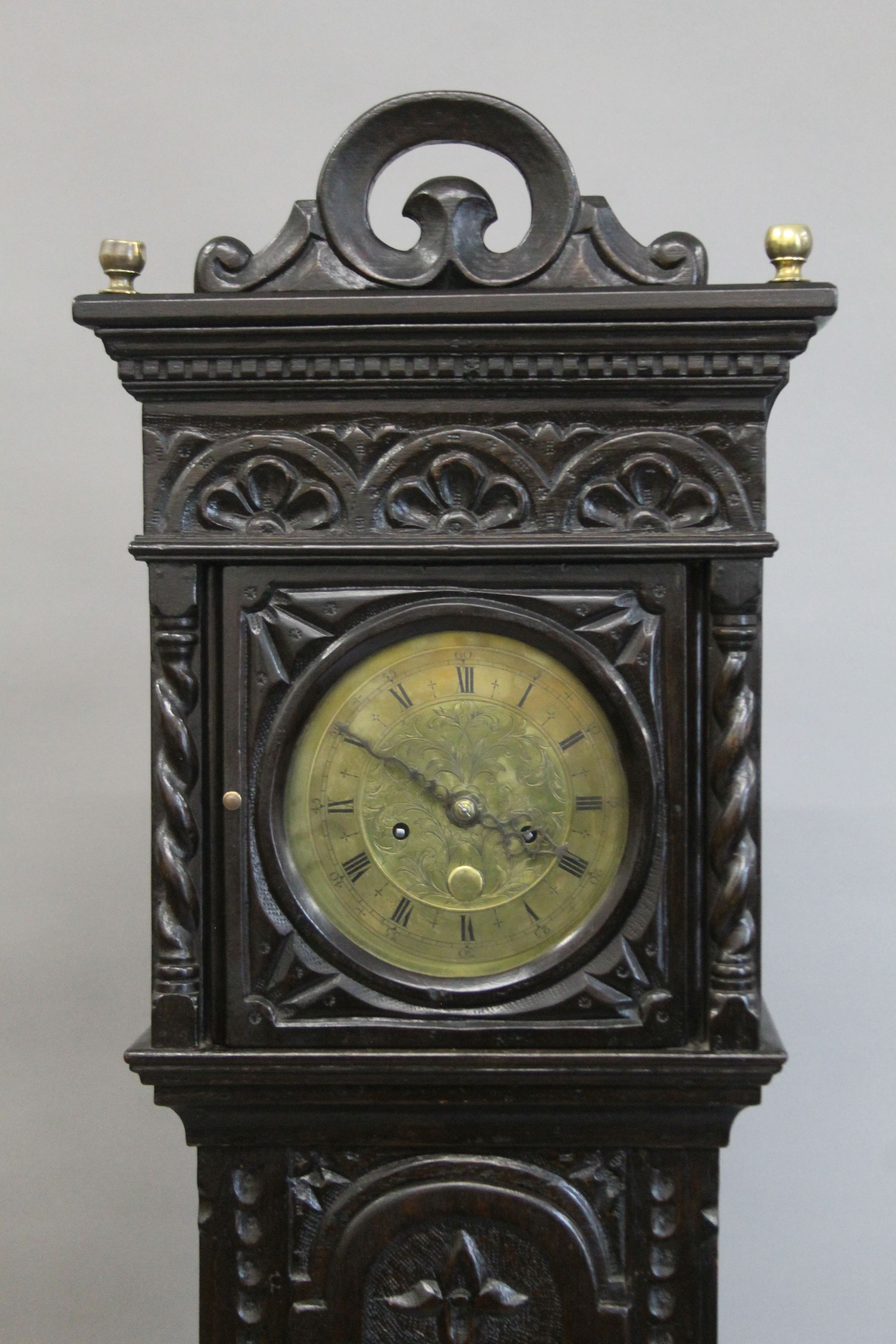An 18th/19th century carved oak Grandmother clock with brass dial. 169 cm high. - Bild 2 aus 12