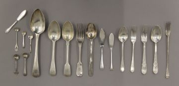 A quantity of various silver cutlery. 457.6 grammes.