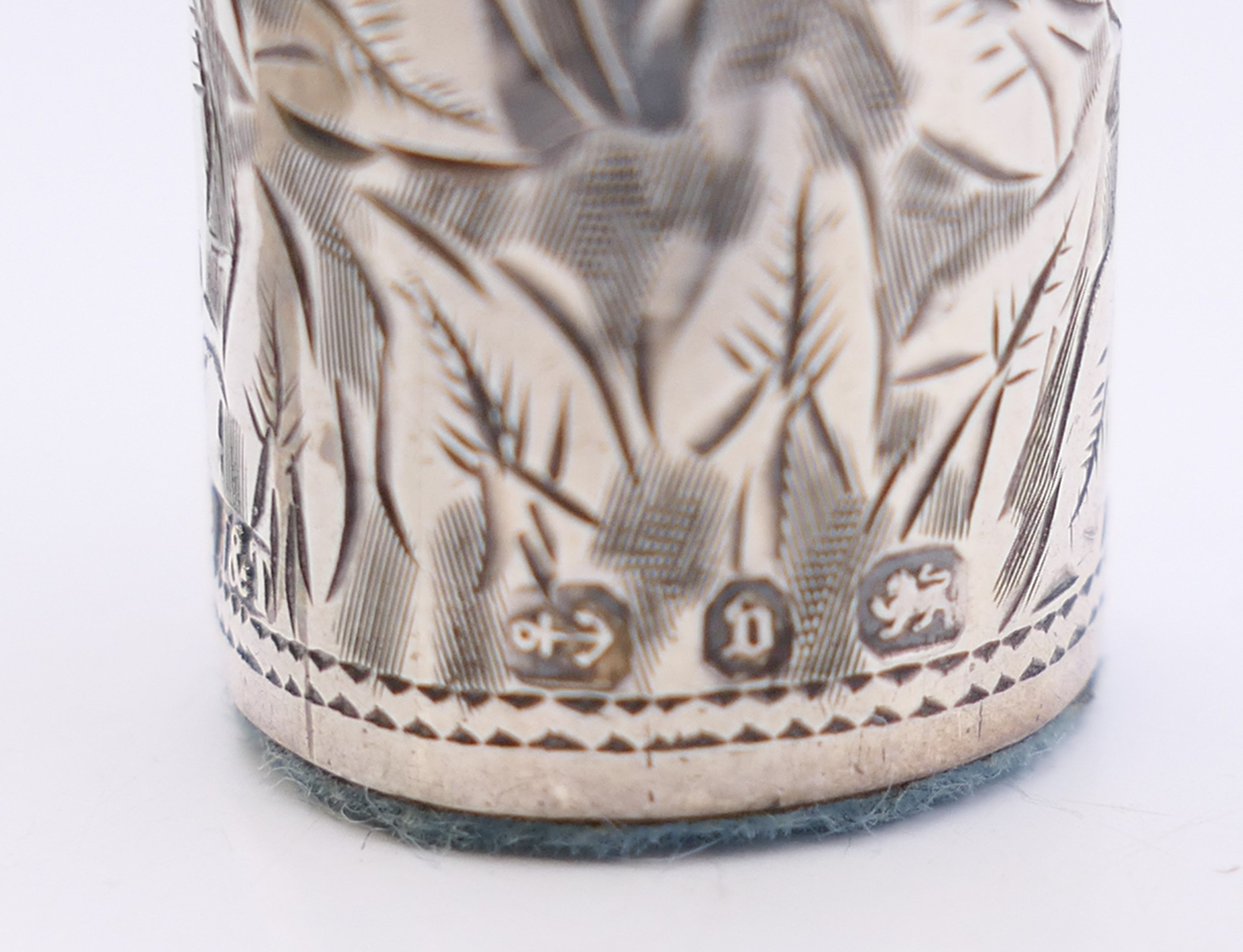 A silver scent bottle, hallmarked for Birmingham 1895. 5 cm high. - Image 9 of 9