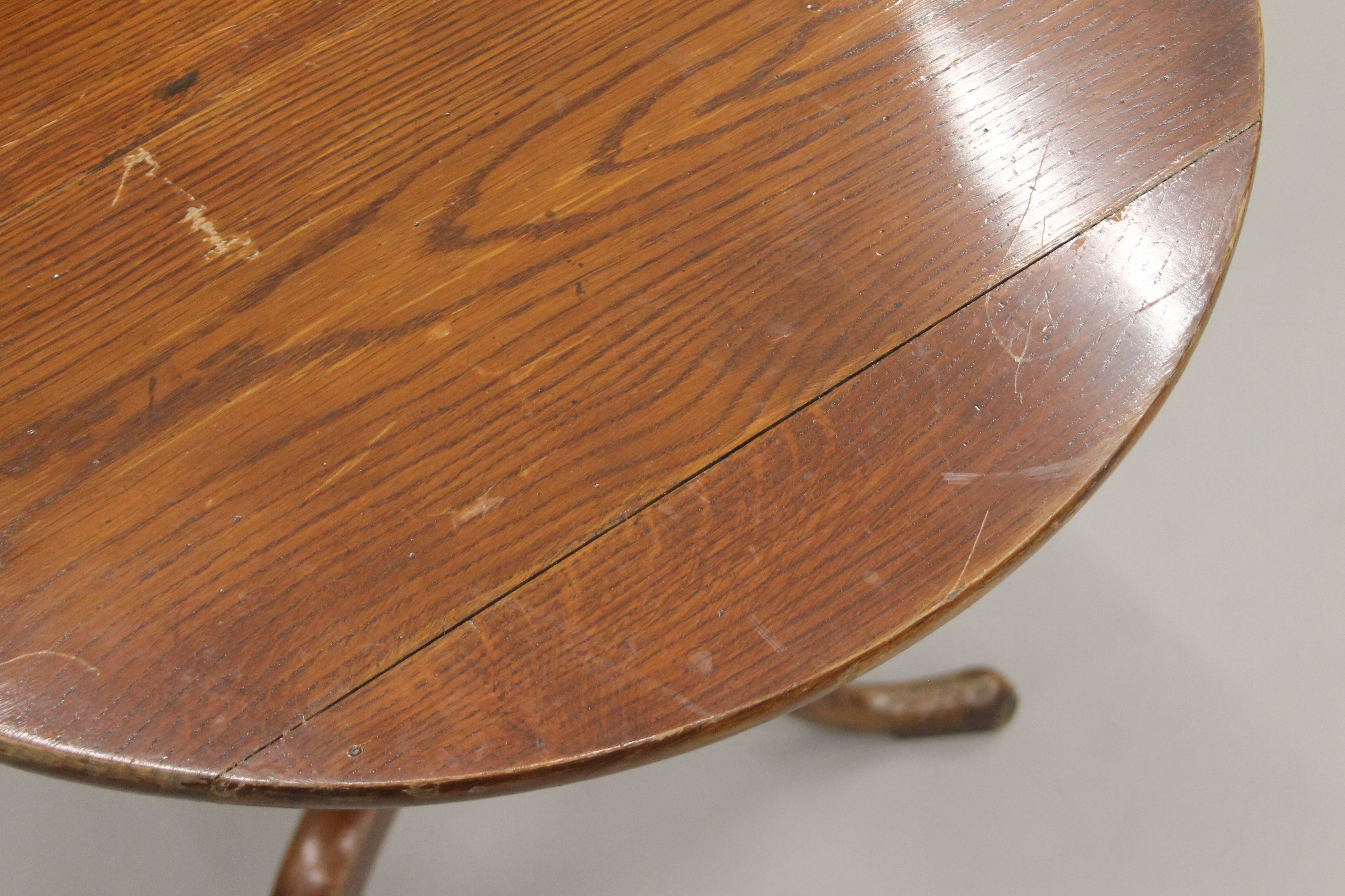 A 19th century oak and elm tilt top tripod table. 63 cm diameter. - Image 5 of 6