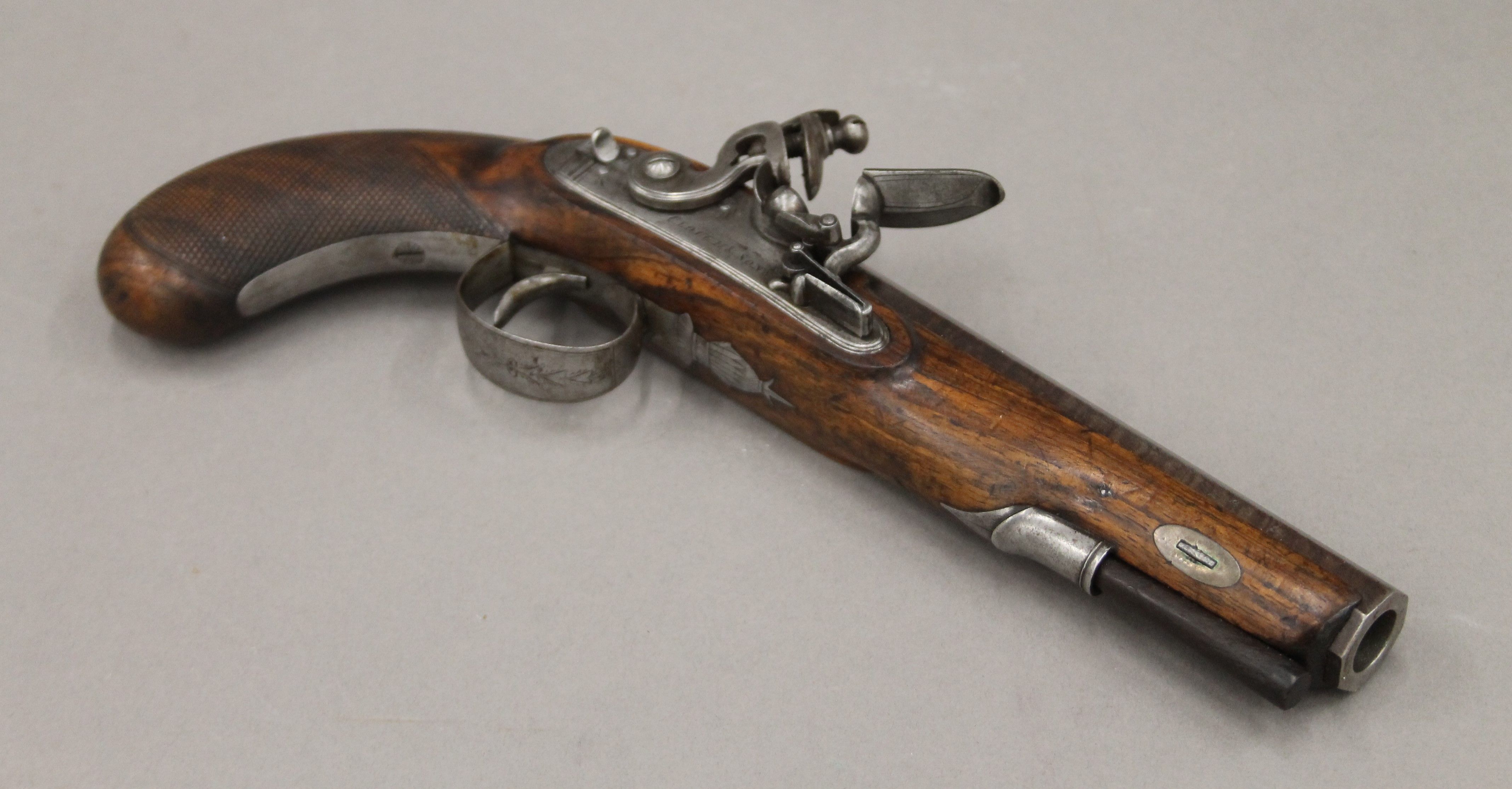 A pair of flintlock pistols by Clough & Sons. 27 cm long. - Image 5 of 10