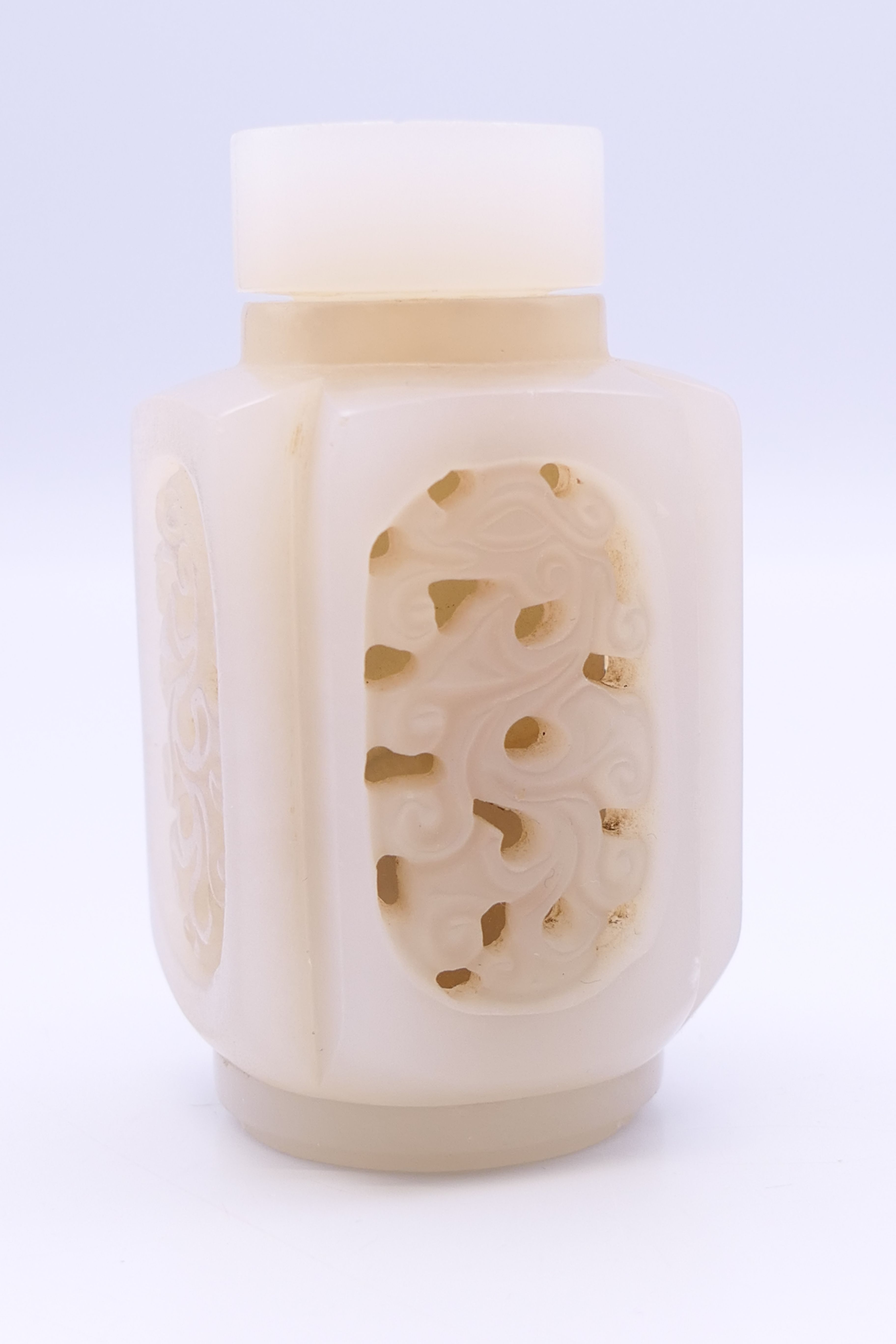 A Chinese light pink and white reticulated jade snuff bottle (stopper missing), Qing Dynasty. 6. - Image 2 of 7