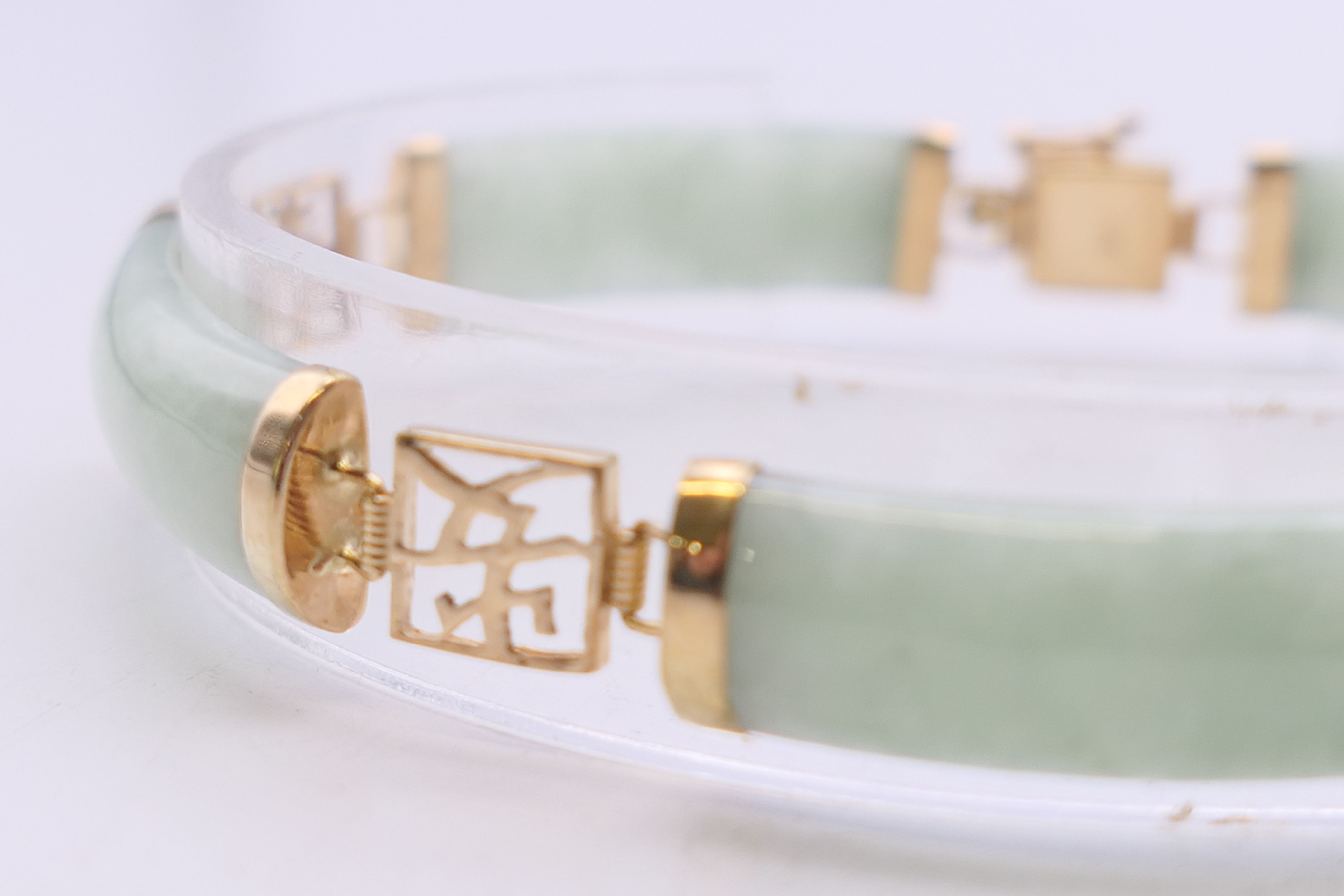 A small Chinese jade bracelet set with 9 ct gold. 19 cm long. - Image 2 of 6