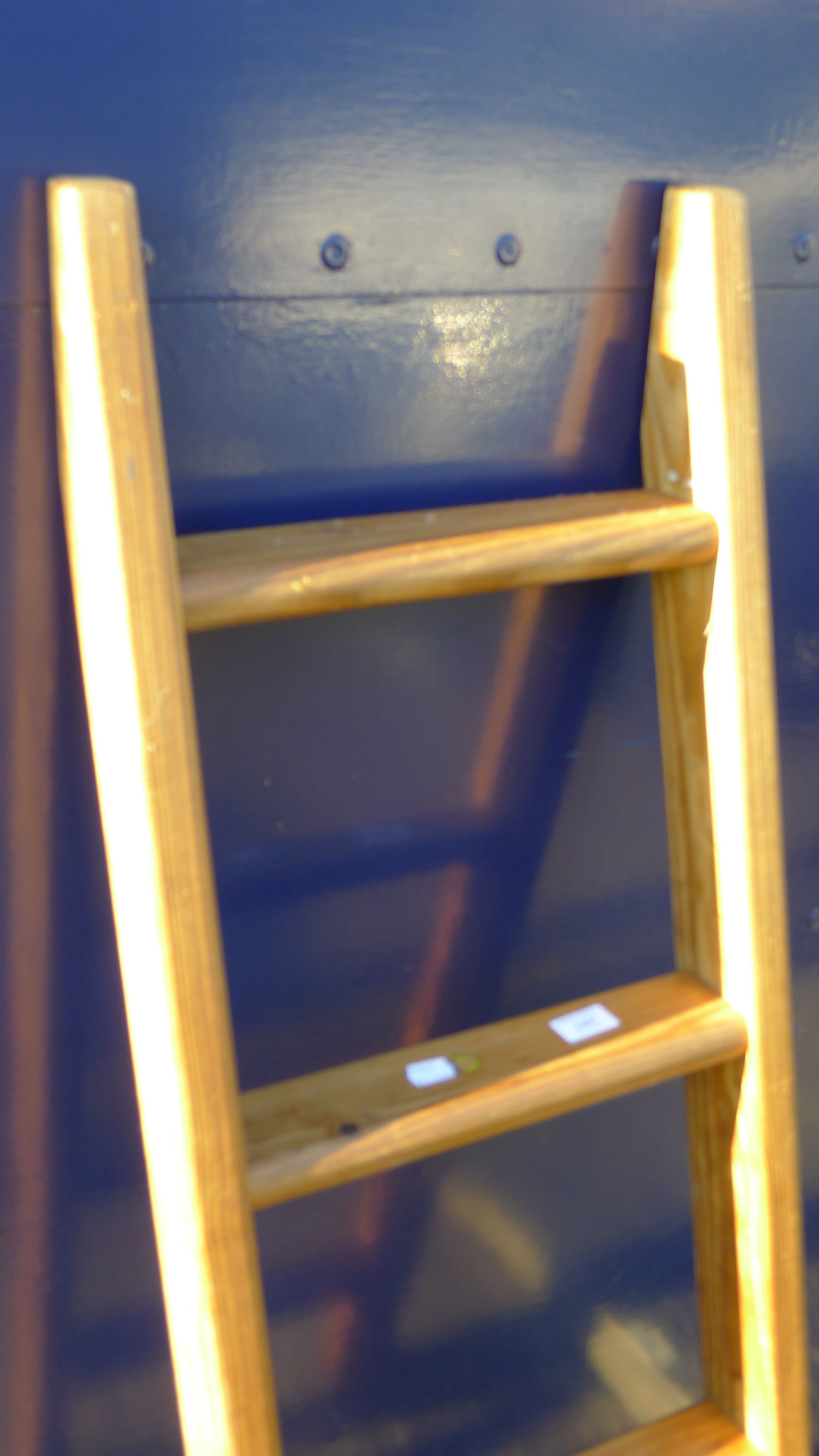 A pine ladder. 143 cm high. - Bild 2 aus 2