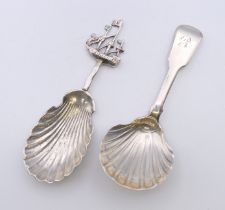 Two silver caddy spoons. Each 10 cm long. 33.6 grammes.
