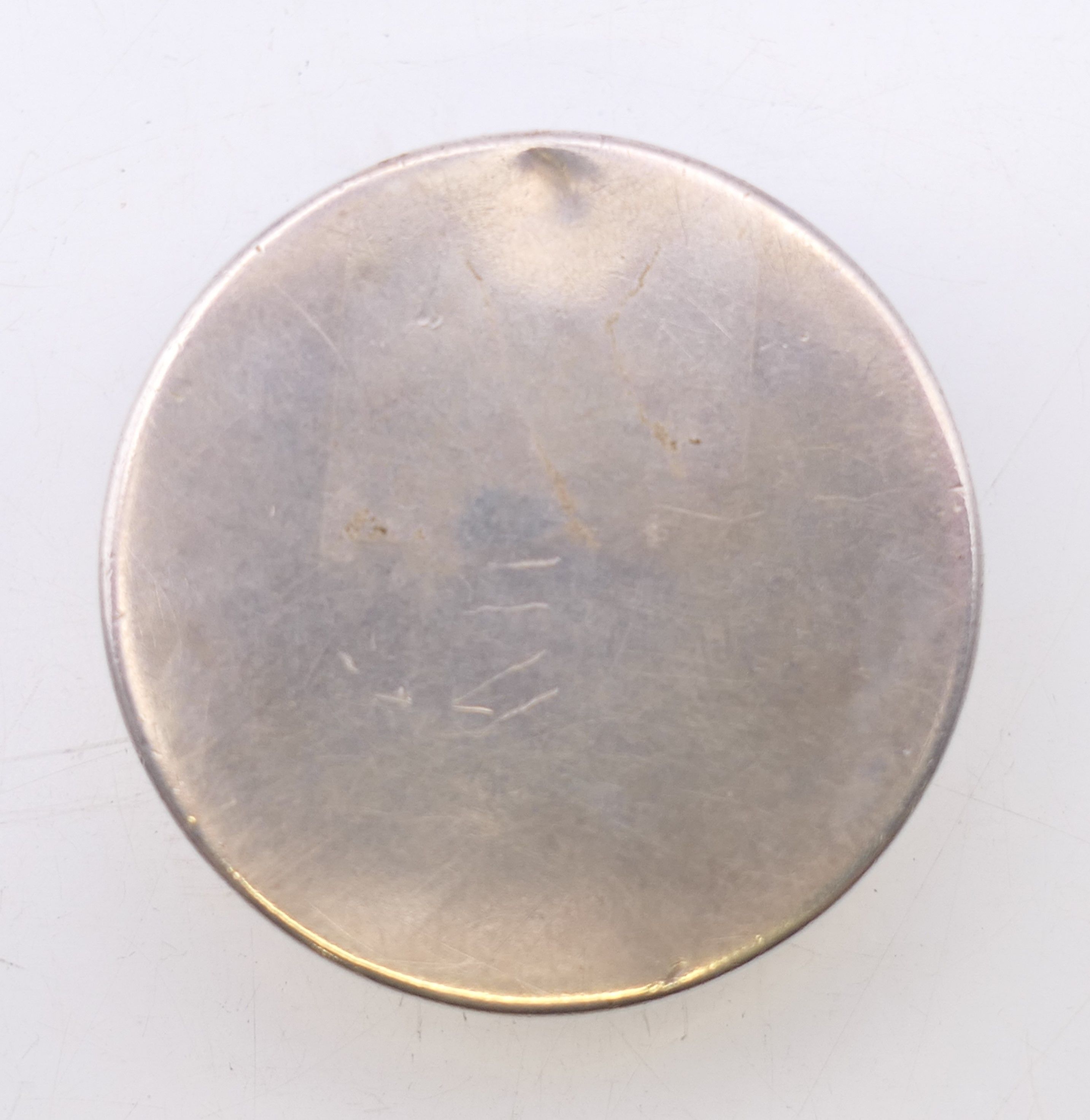 A silver and enamel decorated pill box. 3.75 cm diameter. - Image 3 of 7