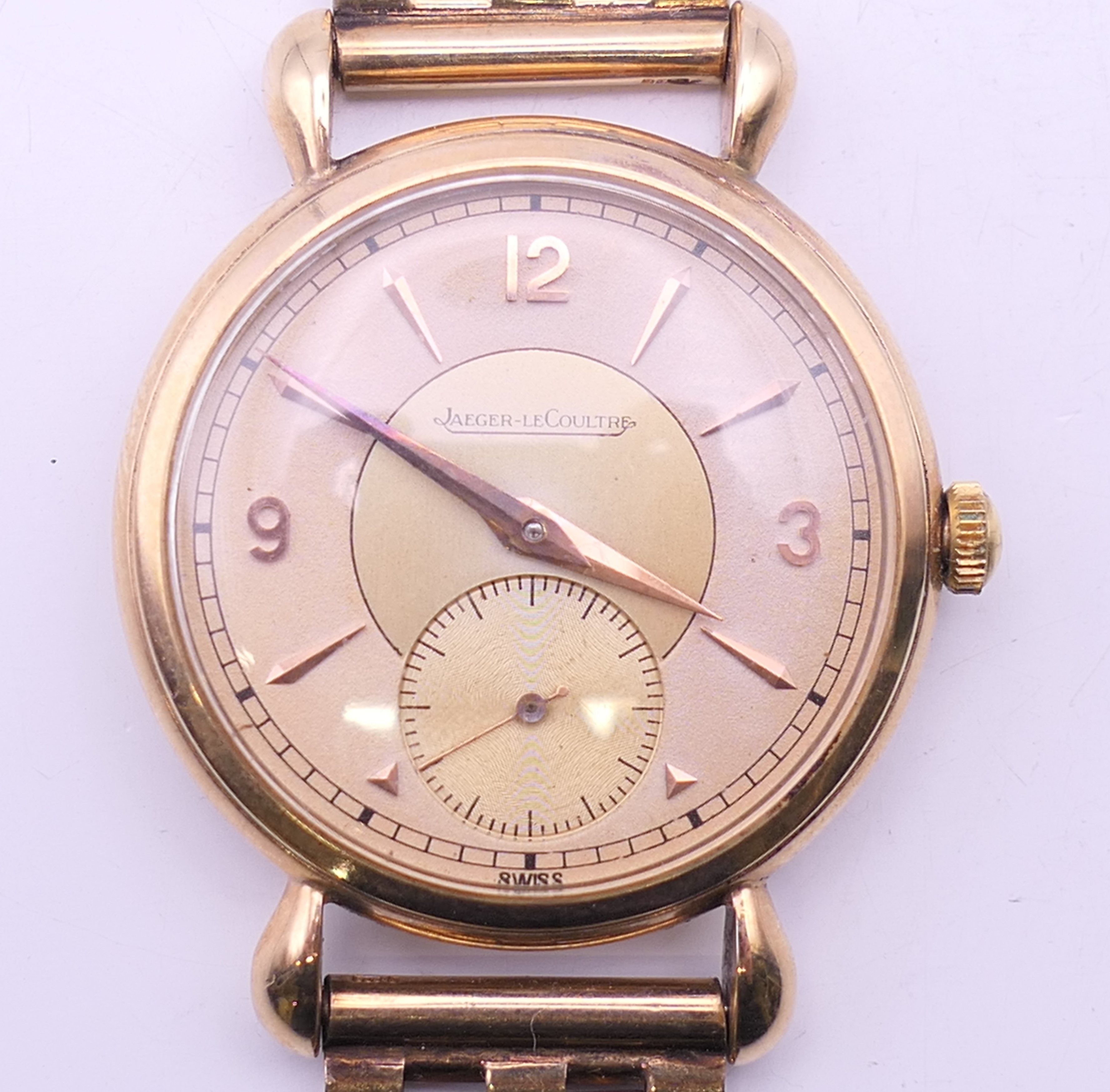 A 9 ct gold Jaeger LeCoultre gentleman's wristwatch. 3.5 cm wide. 52.5 grammes total weight. - Image 2 of 7