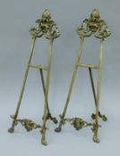 A pair of table easels. 58 cm high.