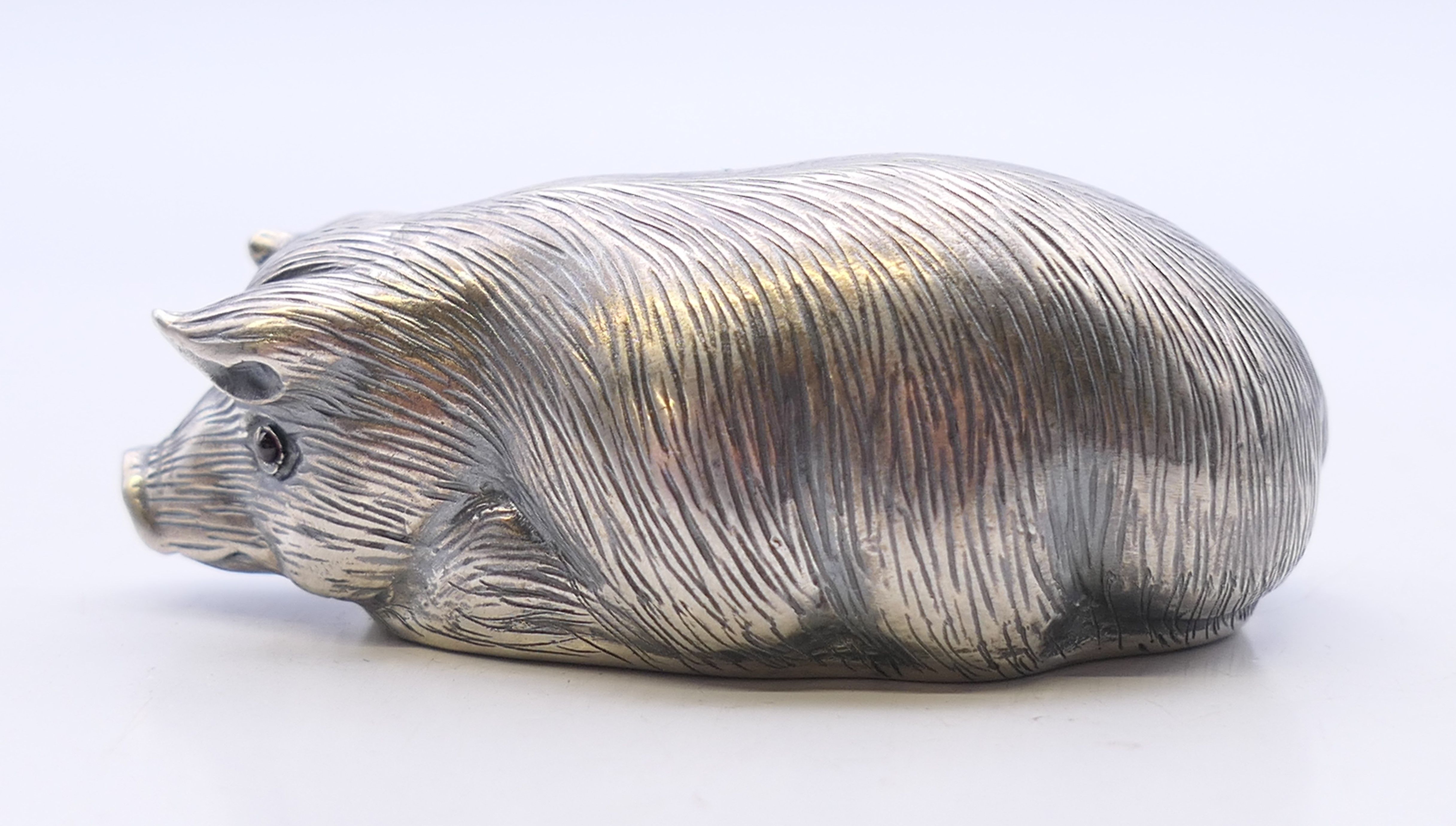 A silver model of a pig, bearing Russian marks. 6 cm long. 29.9 grammes total weight. - Image 3 of 4