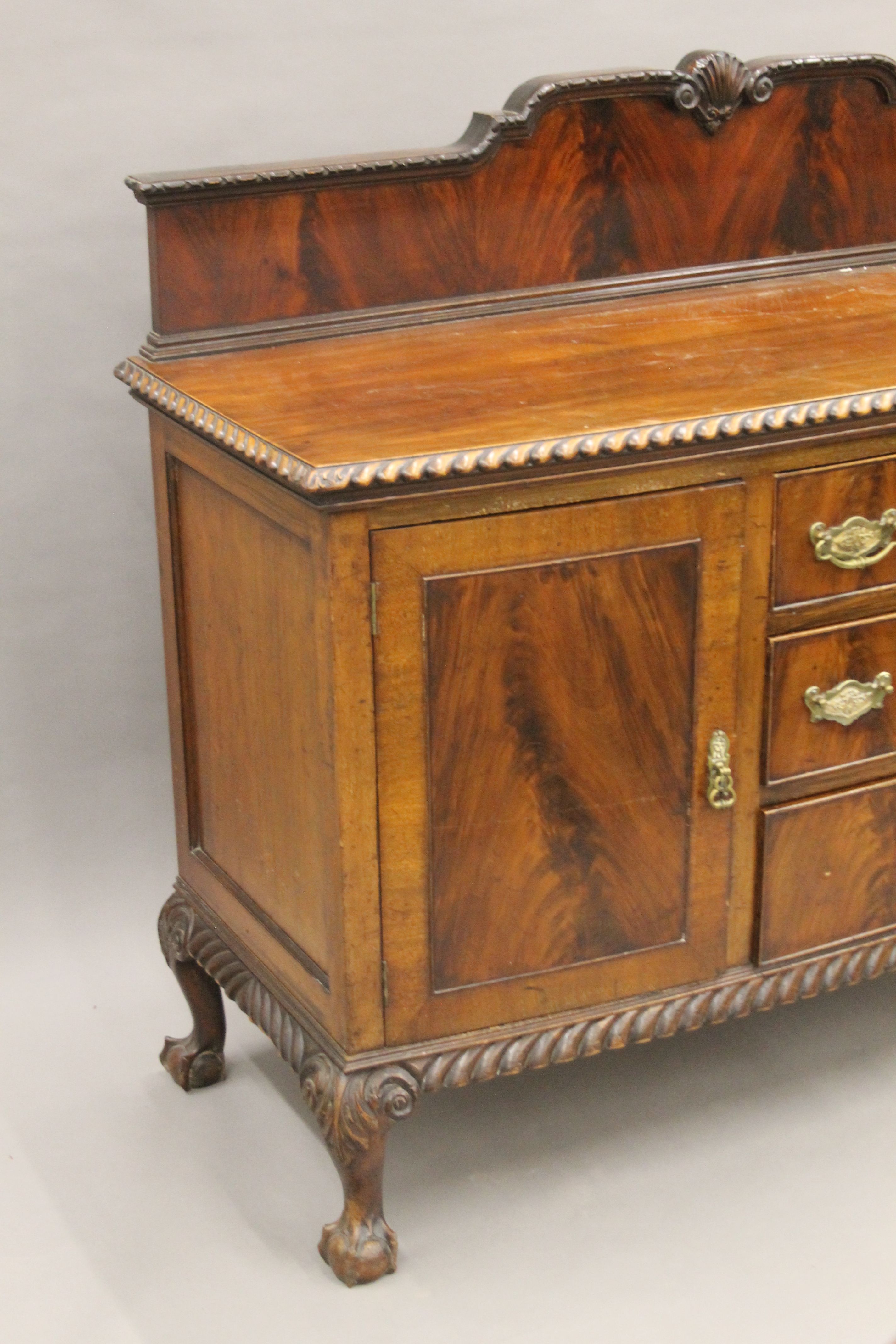 An Edwardian mahogany sideboard. 155 cm wide. - Image 3 of 8