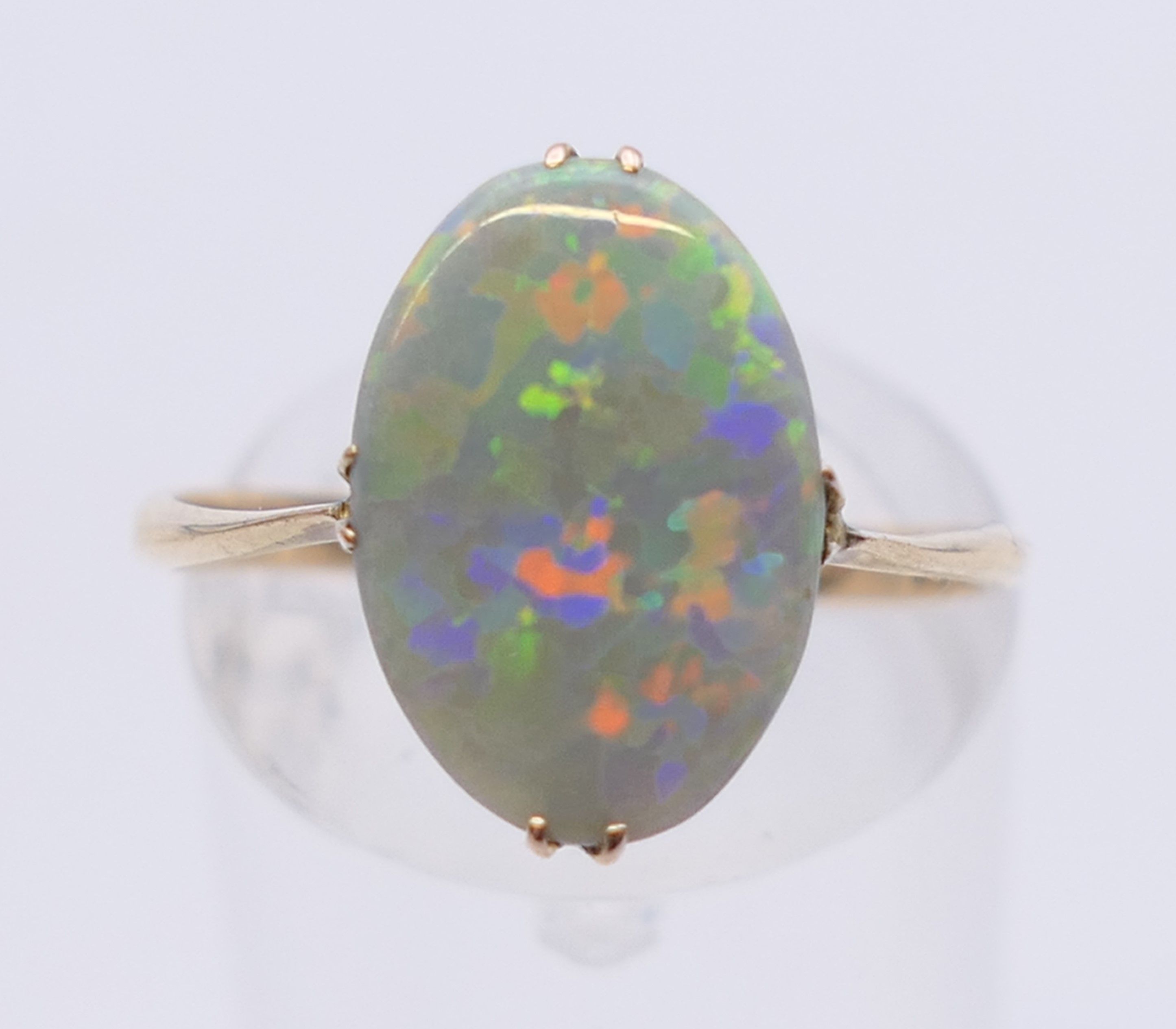 A 9 ct gold and opal ring. Ring size M/N. 1.7 grammes total weight.