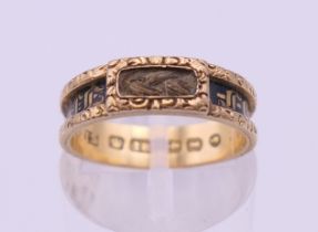 A Victorian 18 ct gold, enamel and hair plait set mourning ring. Ring size K/L.