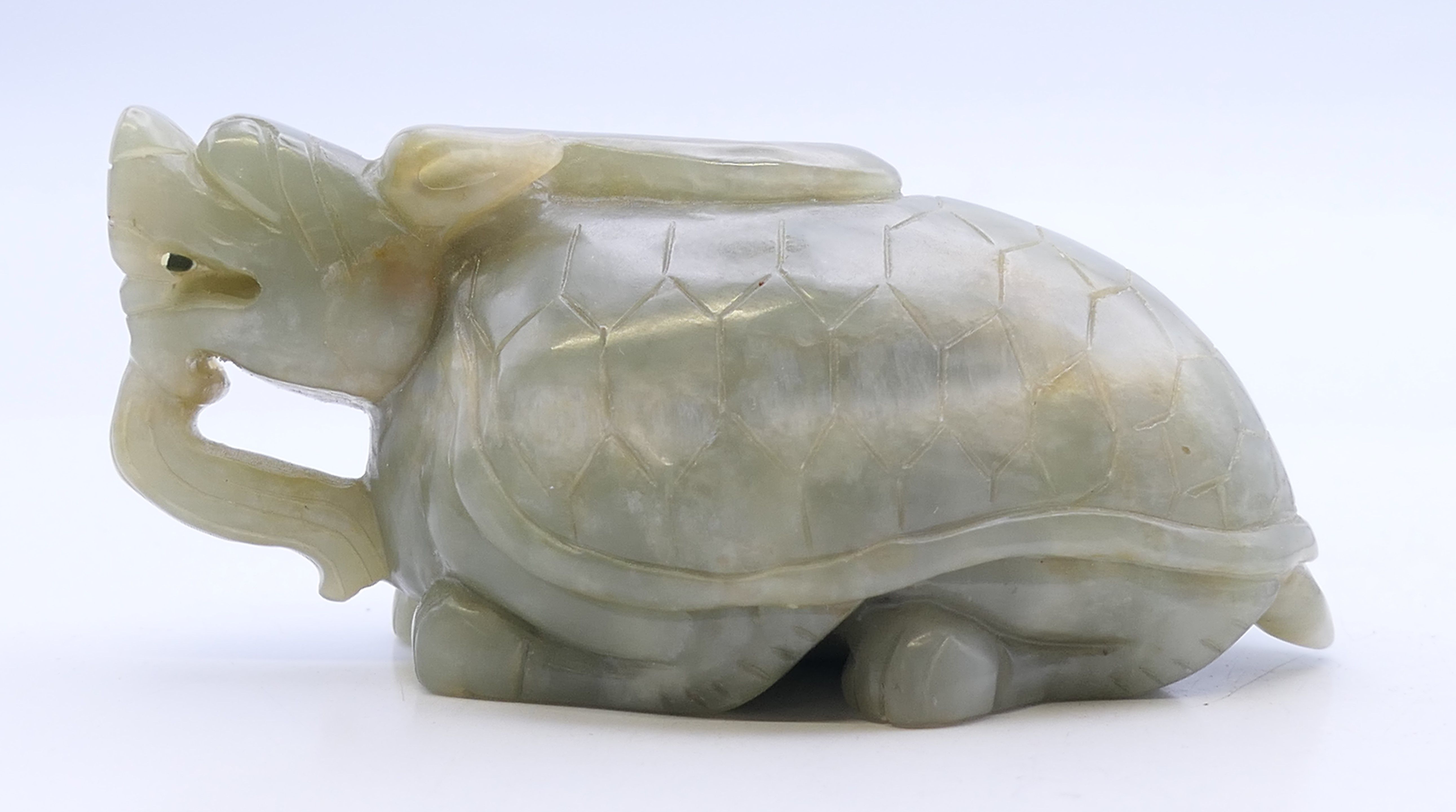 A carved jade dog-of-fo. 9.5 cm long. - Image 5 of 6