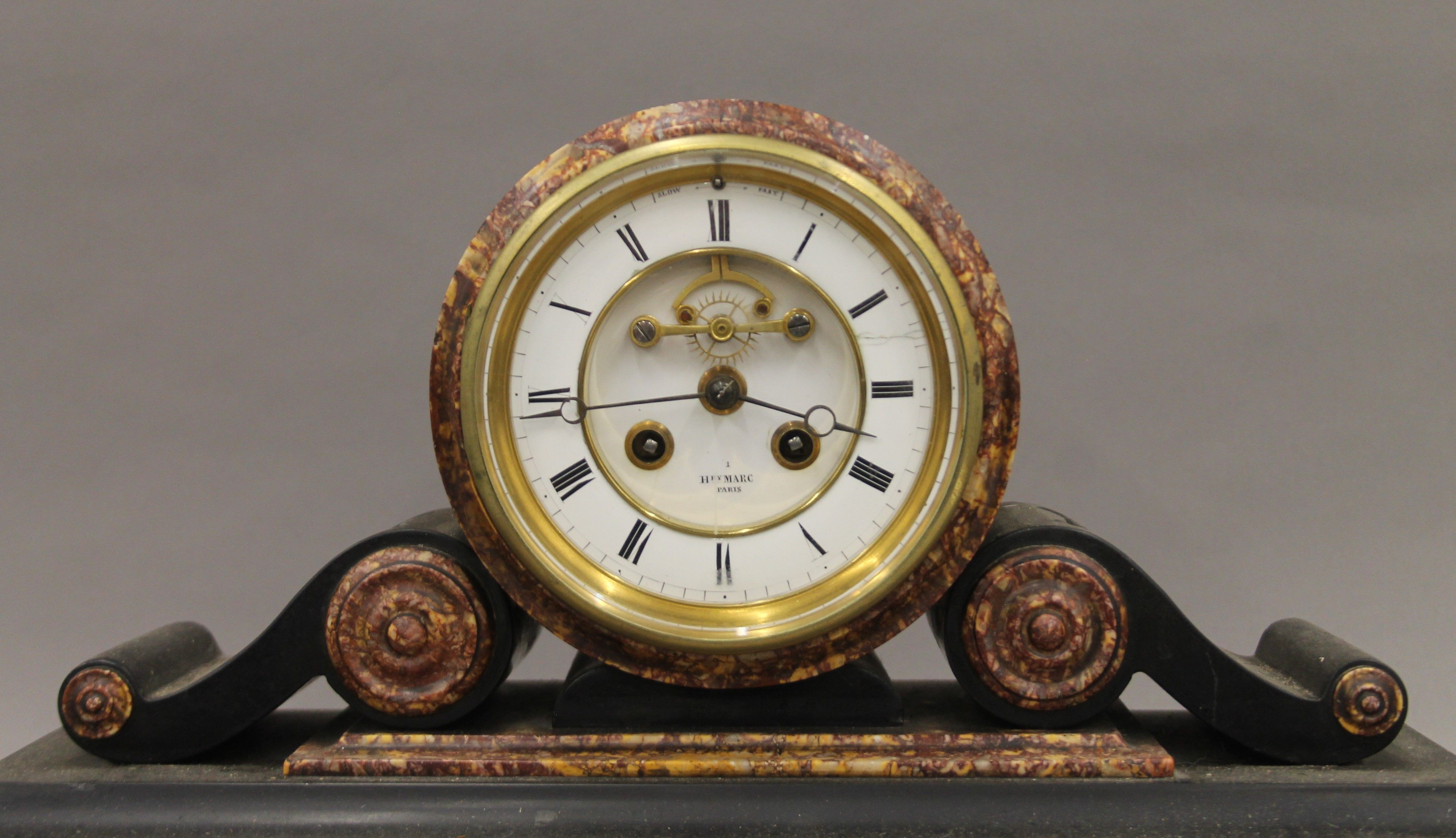 A Henry Marc marble mantle clock. 29 cm high. - Bild 2 aus 5