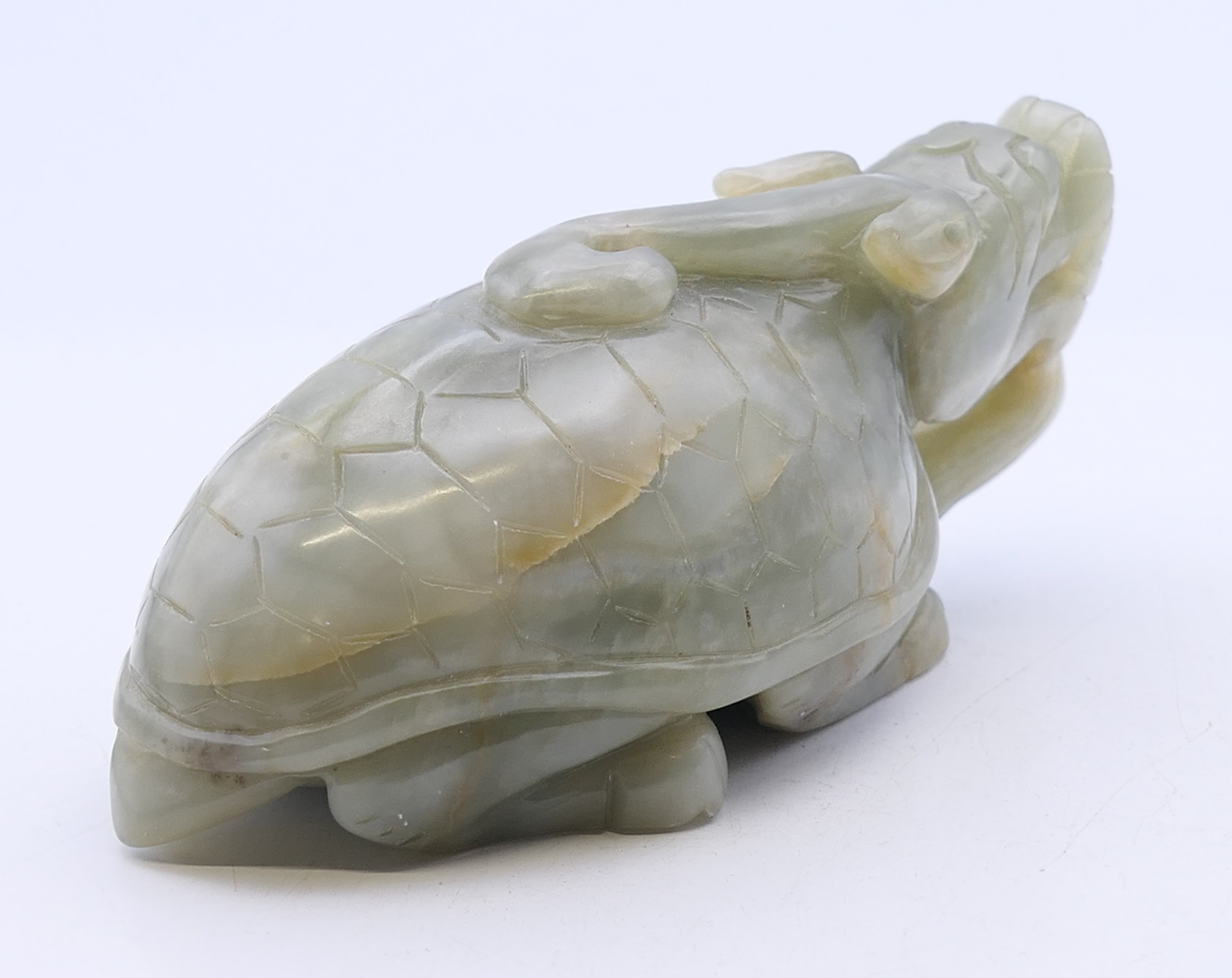 A carved jade dog-of-fo. 9.5 cm long. - Image 4 of 6