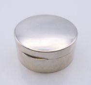 An early 20th century French silver snuff box. 5 cm diameter. 61.1 grammes.